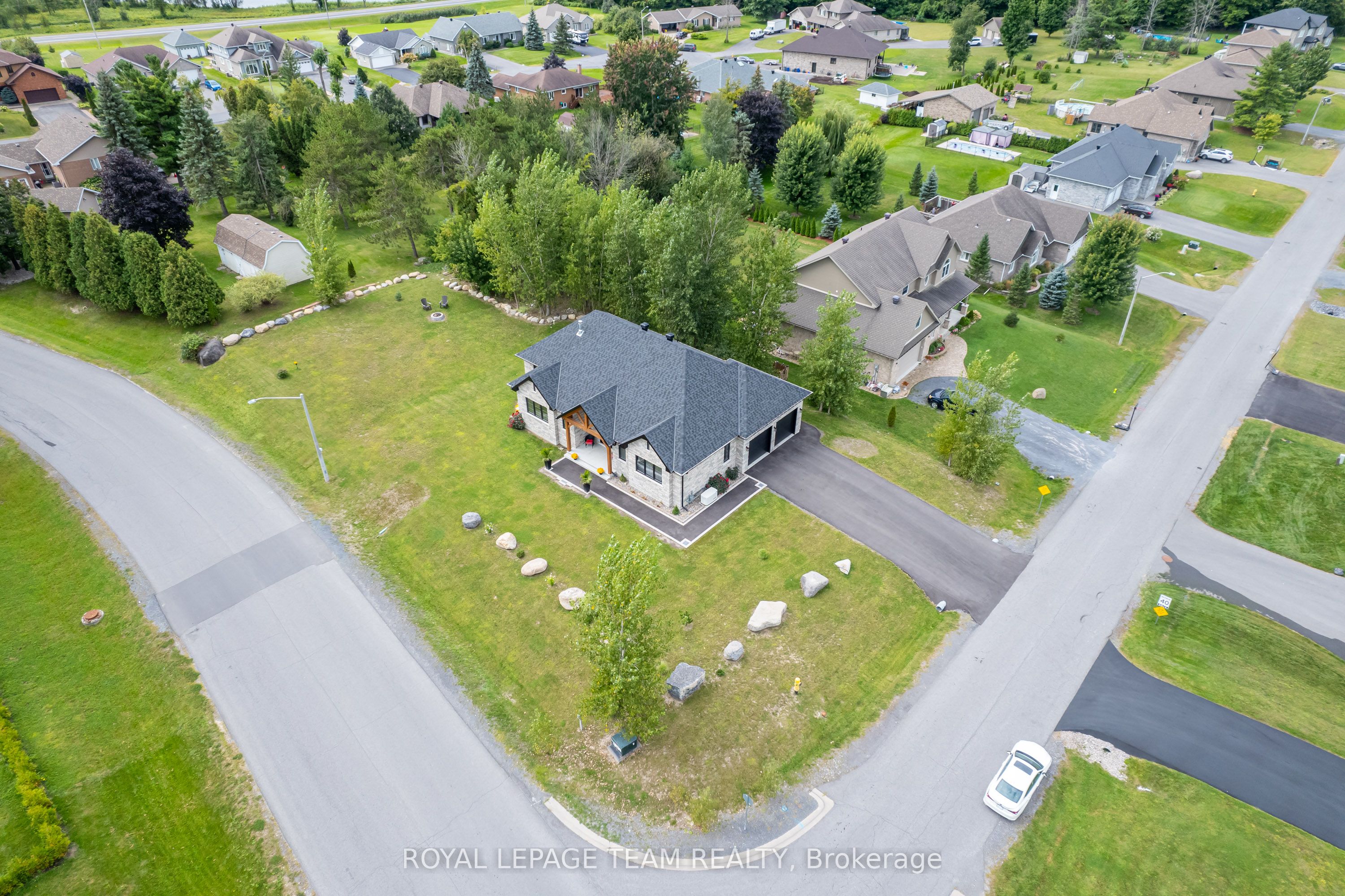 1 Stratford Boulevard Property Photo 3