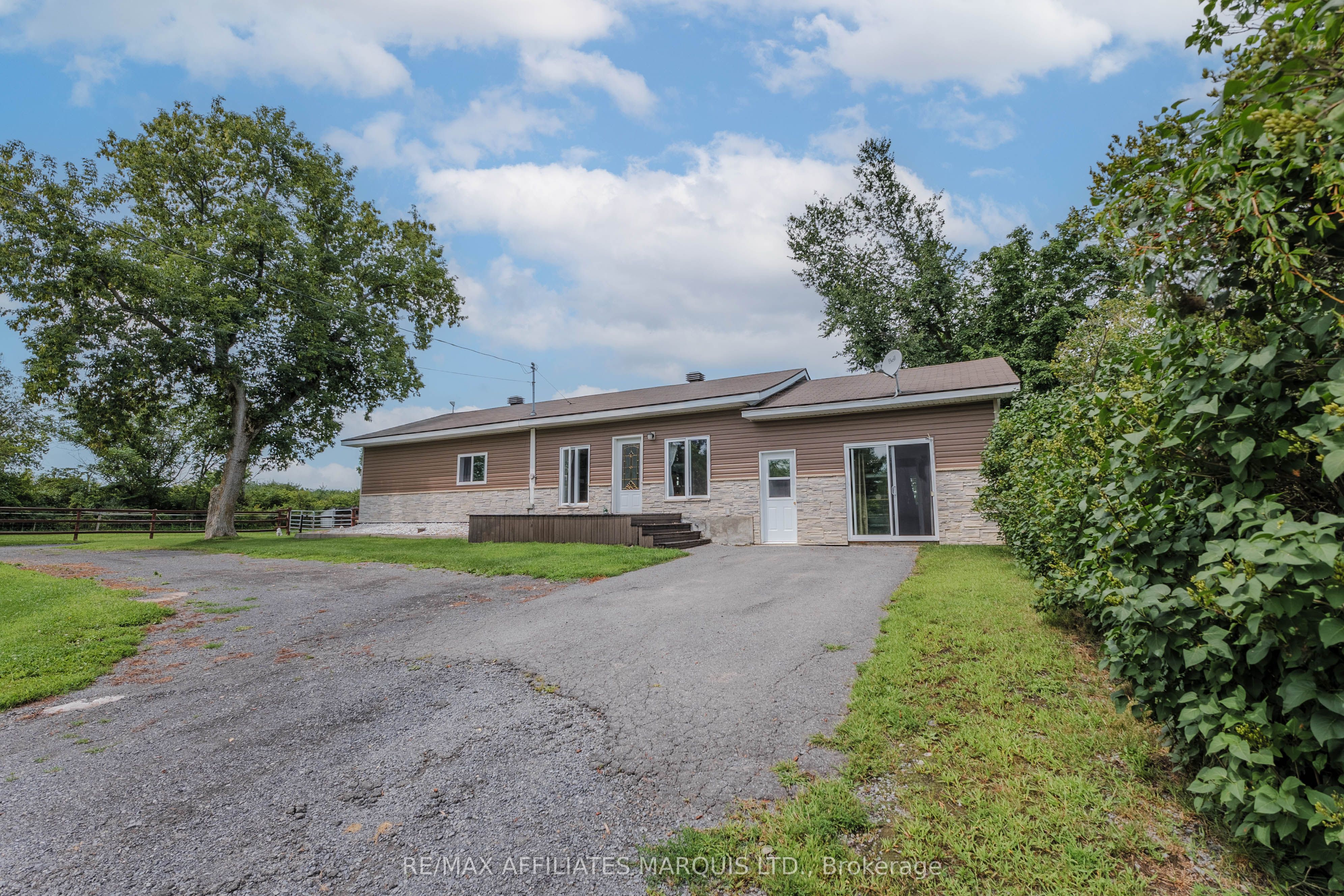 20169 Beaupre Rd Property Photo