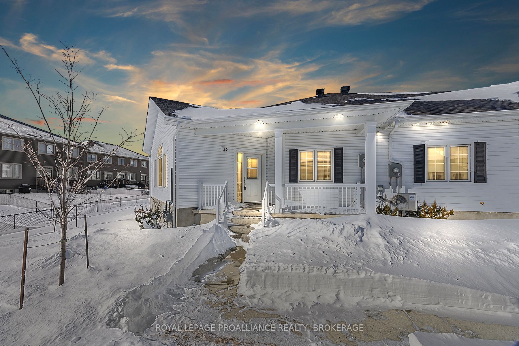 49 Lowry Pl Property Photo