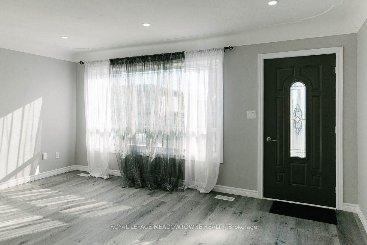 673 Knox Avenue Property Photo 2