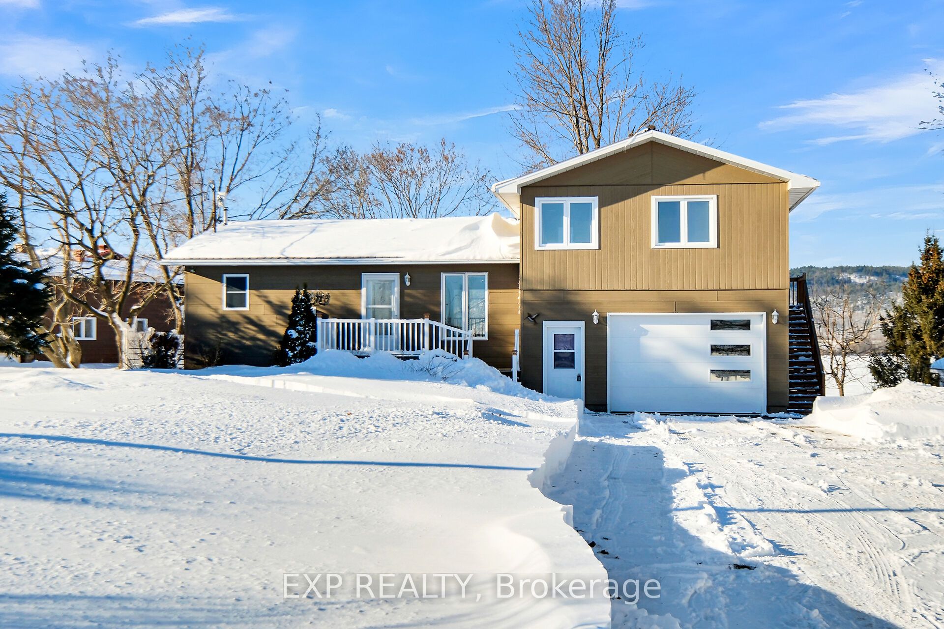 425 Du Domaine Rd Property Photo