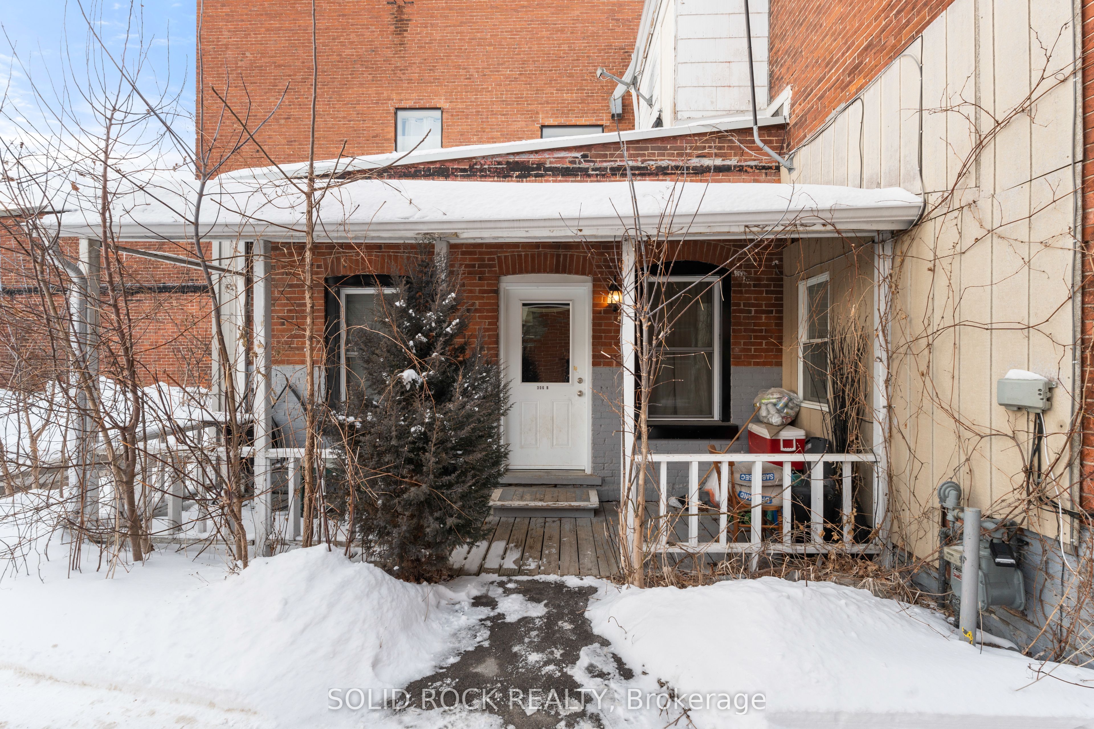 308 Victoria St N Property Photo 4
