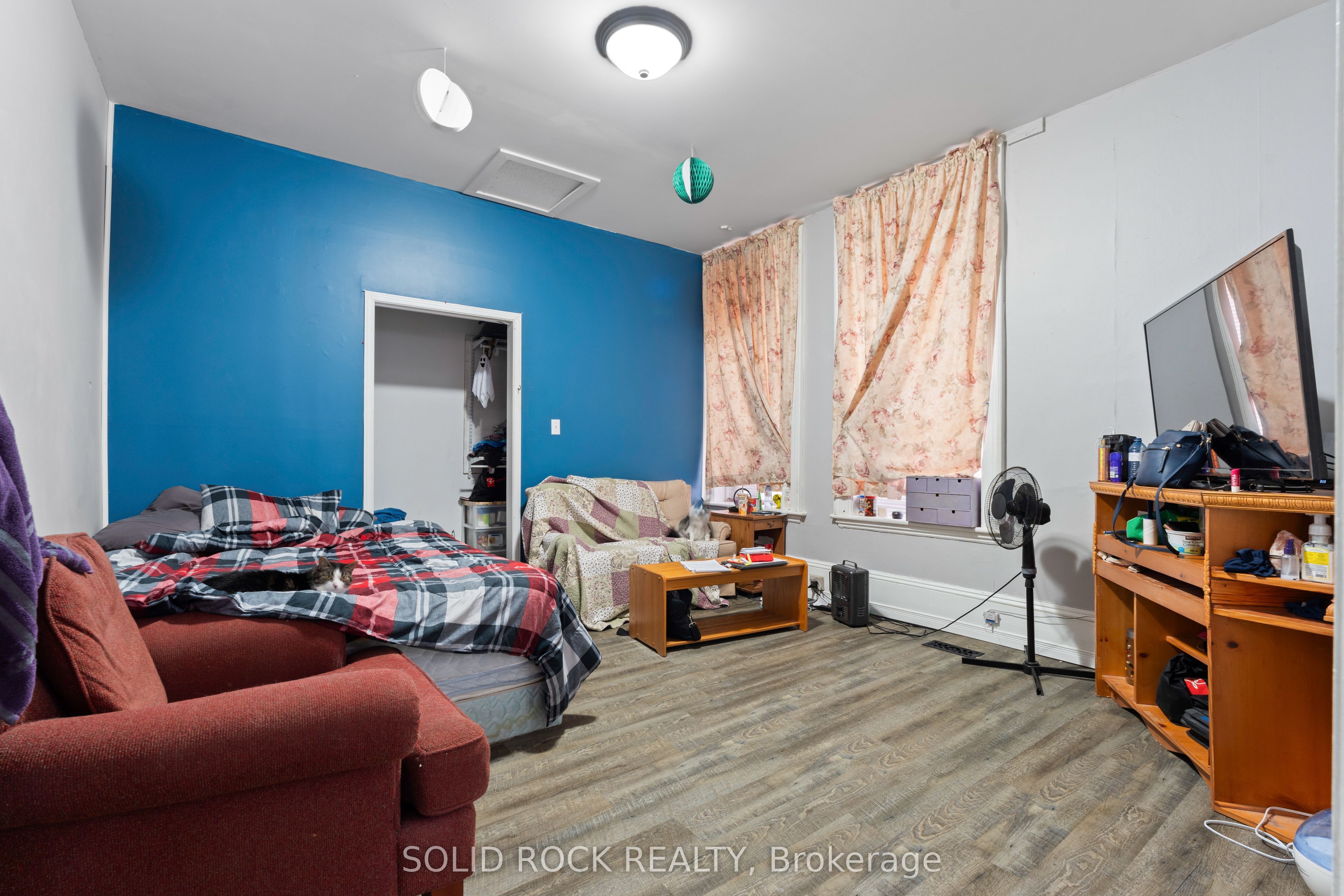 308 Victoria St N Property Photo 7