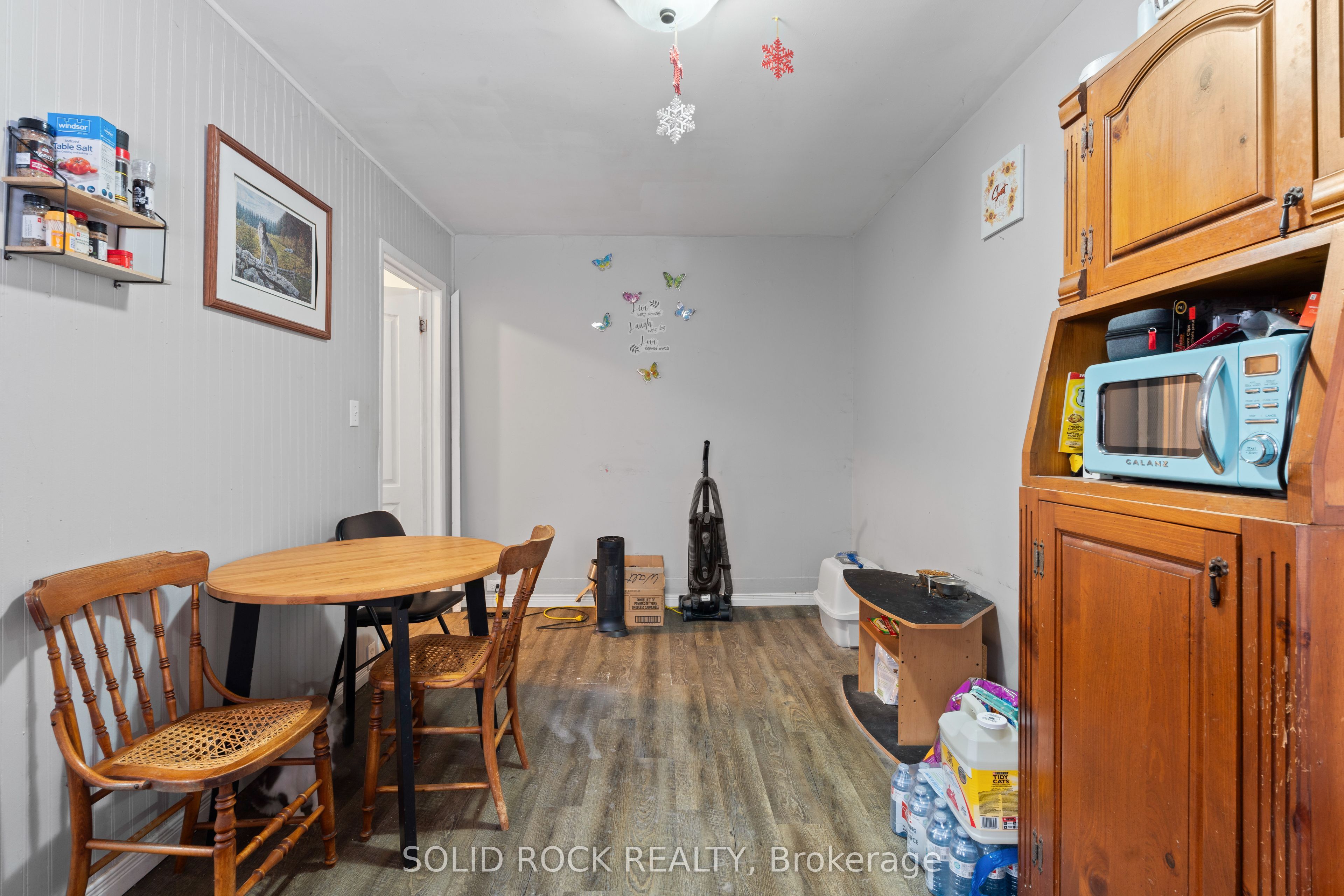 308 Victoria St N Property Photo 8
