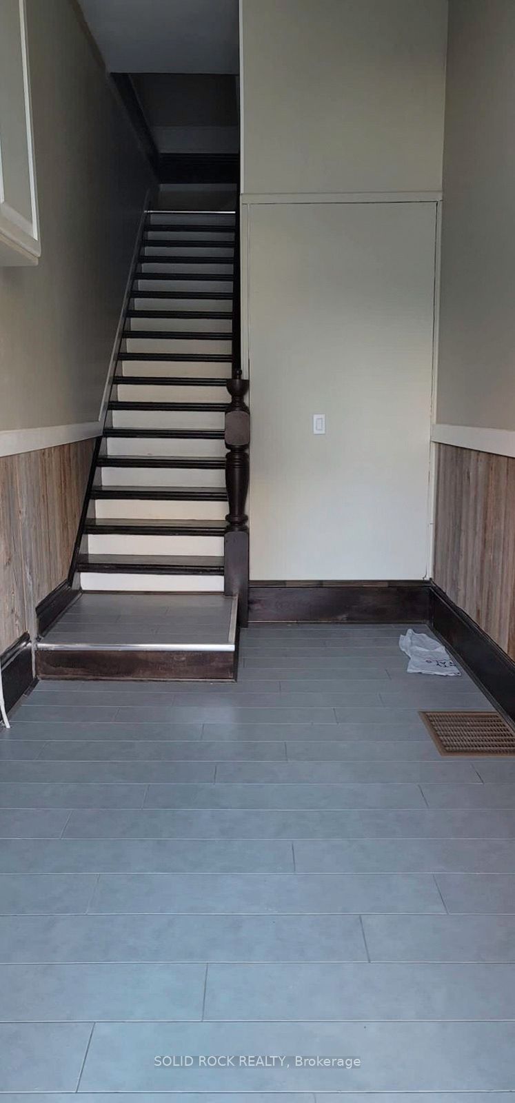 308 Victoria St N Property Photo 12