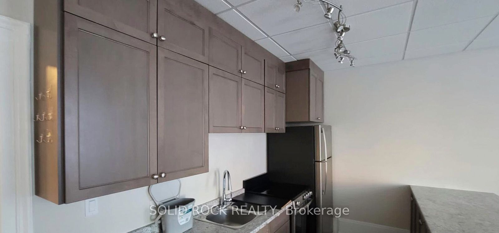 308 Victoria St N Property Photo 13