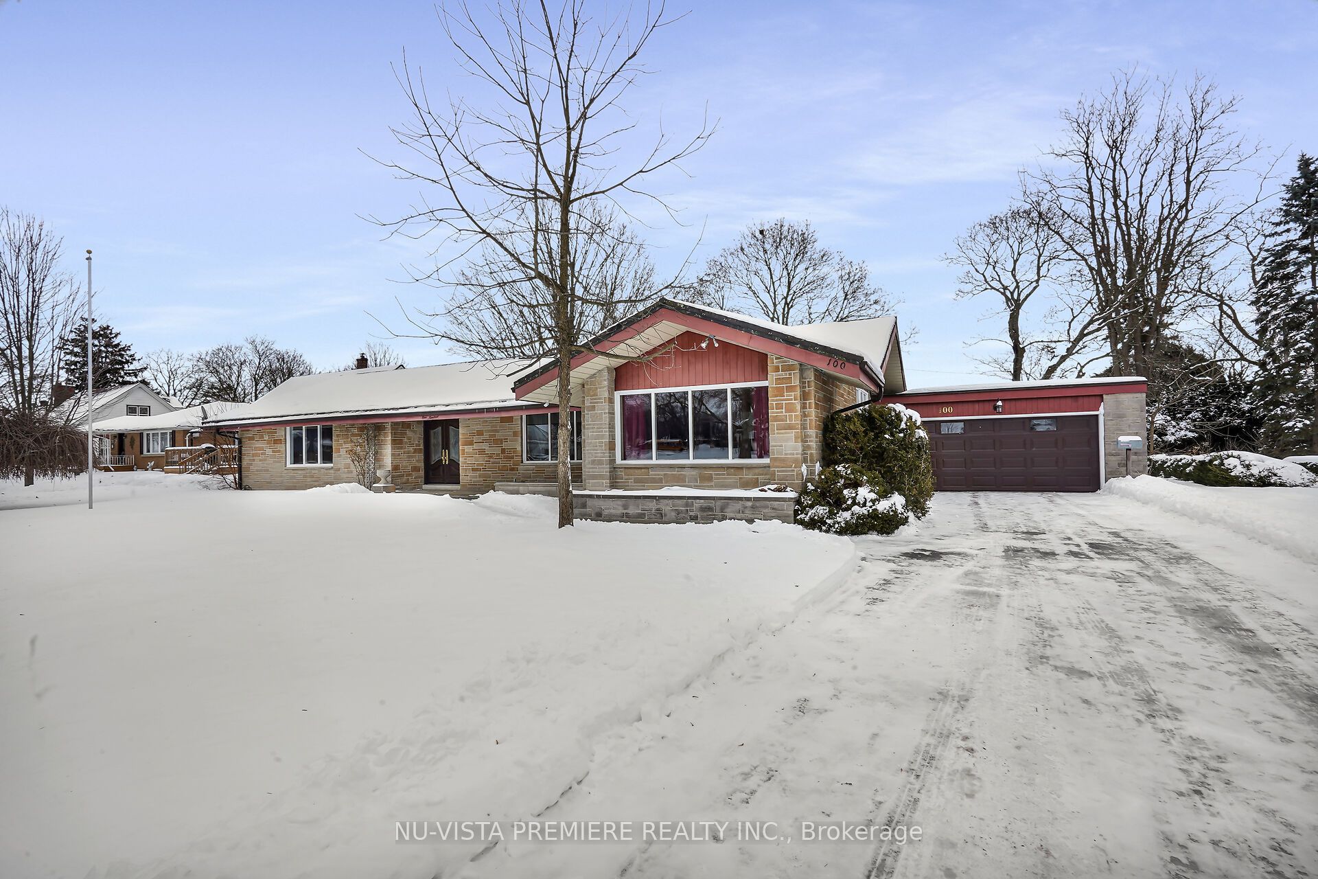 100 Pine St Property Photo