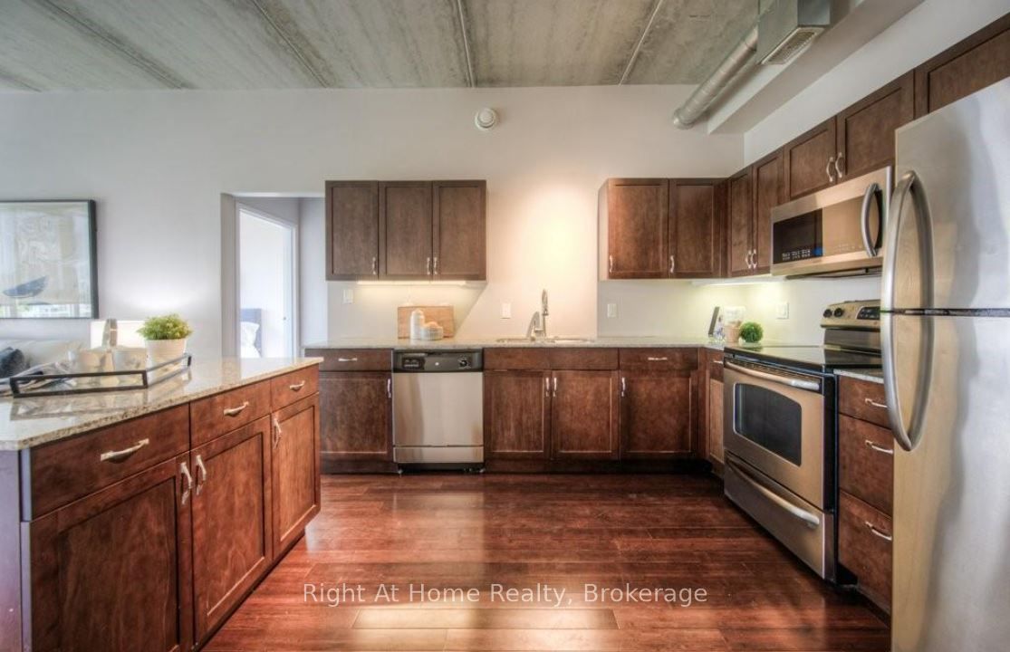 #402 - 36 Regina Street Property Photo 7