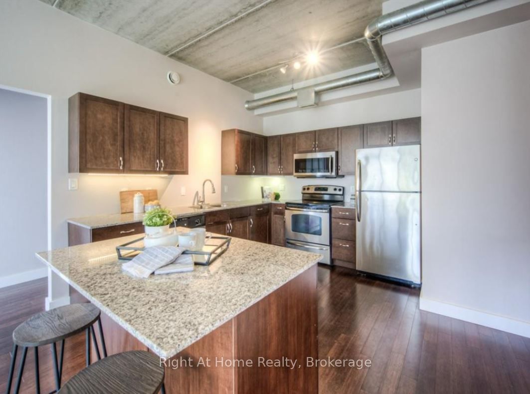 #402 - 36 Regina Street Property Photo 8