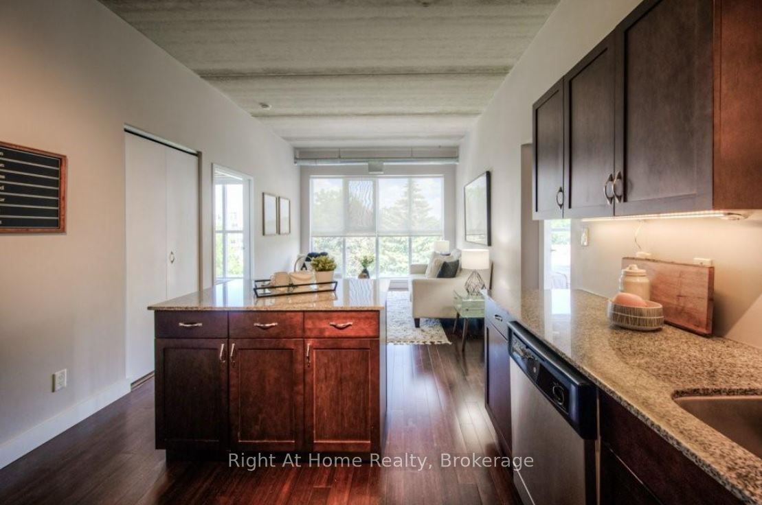 #402 - 36 Regina Street Property Photo 10