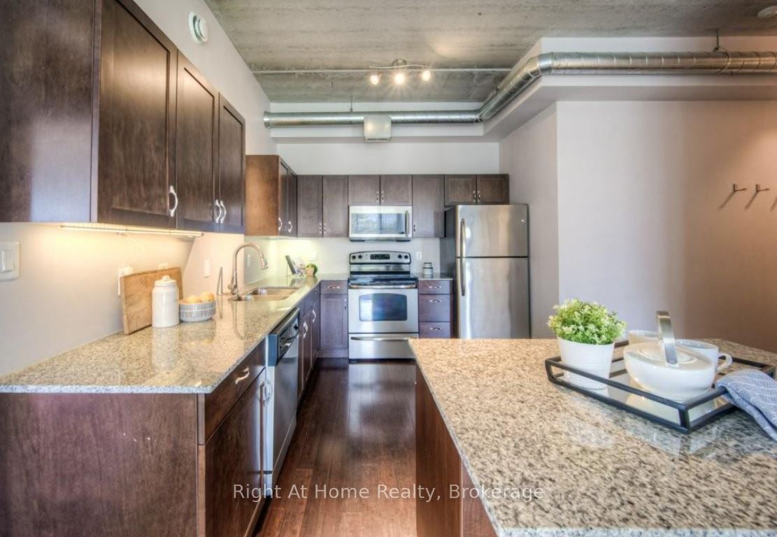 #402 - 36 Regina Street Property Photo 11