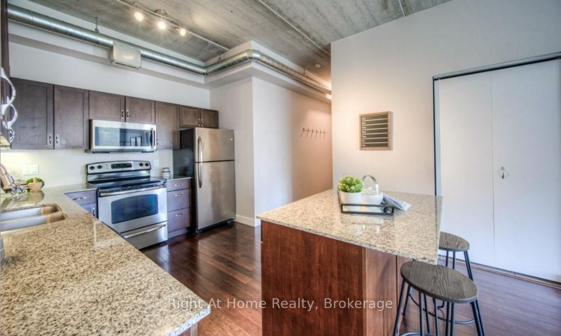 #402 - 36 Regina Street Property Photo 12
