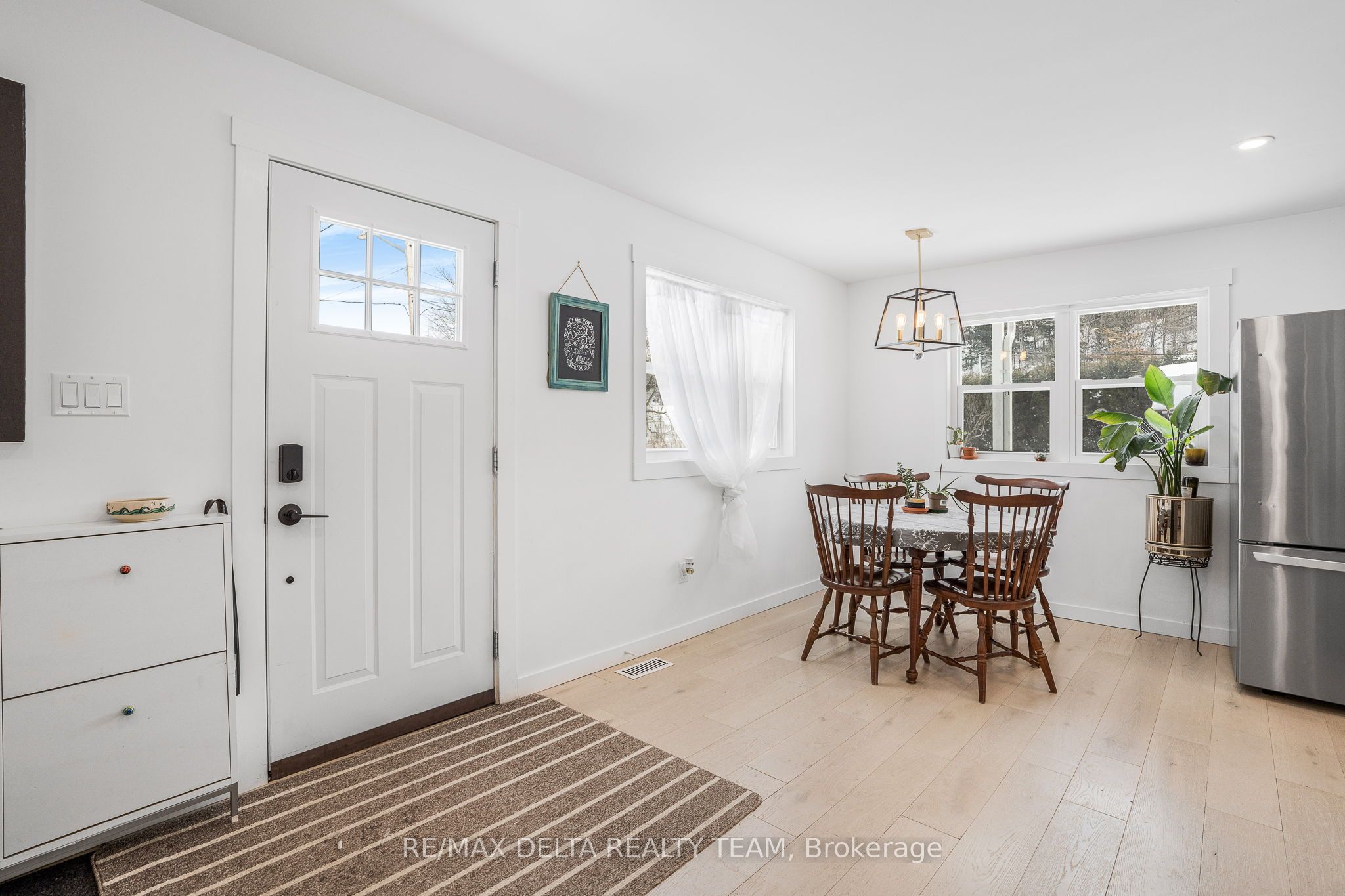 984 Hillmillar Street Property Photo 4