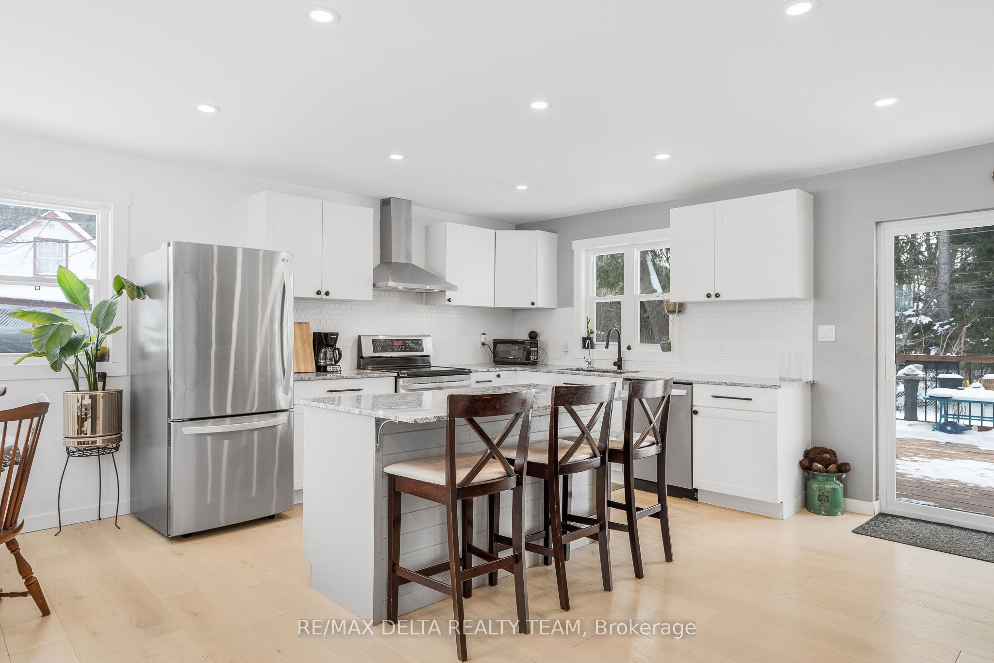 984 Hillmillar Street Property Photo 10