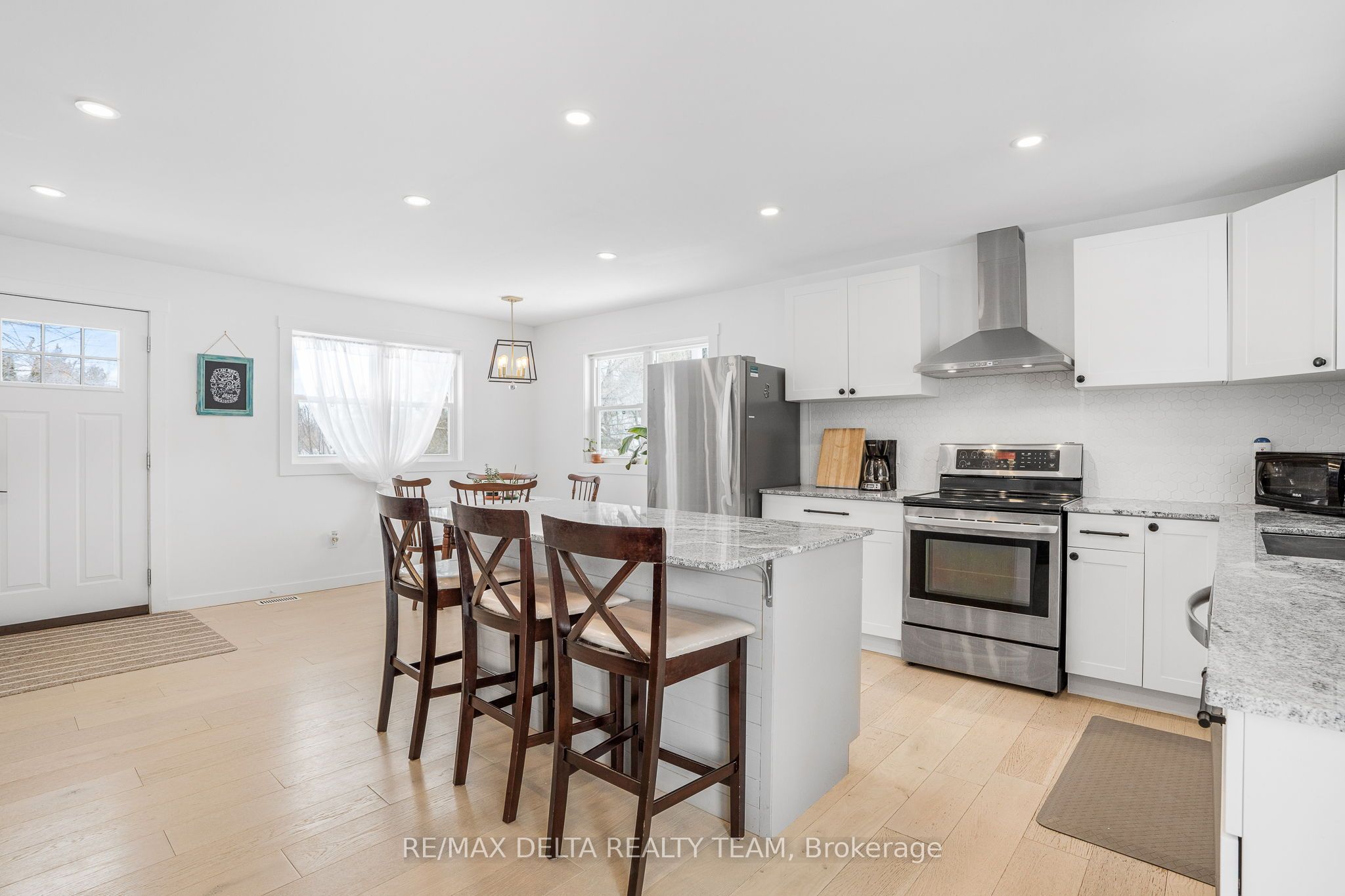 984 Hillmillar Street Property Photo 11