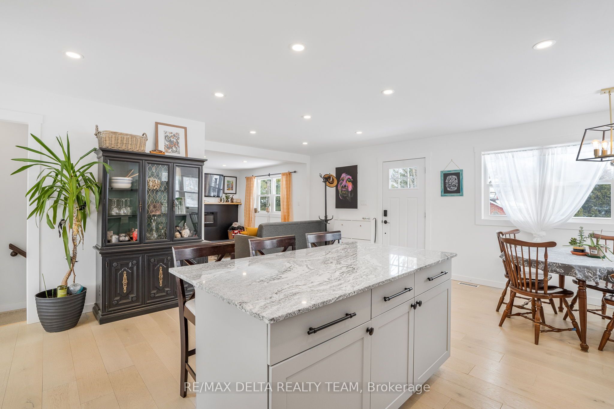 984 Hillmillar Street Property Photo 12
