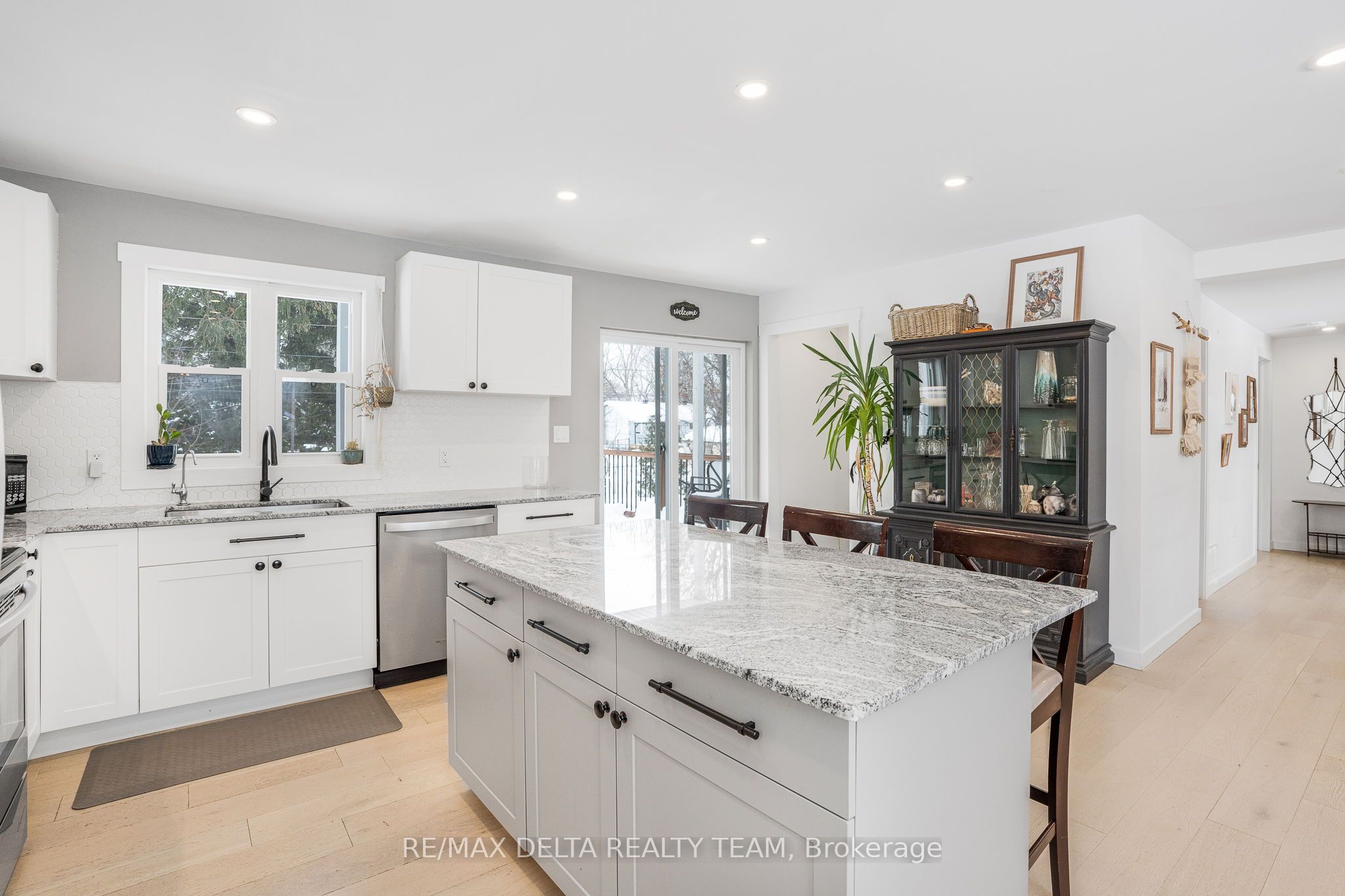 984 Hillmillar Street Property Photo 13