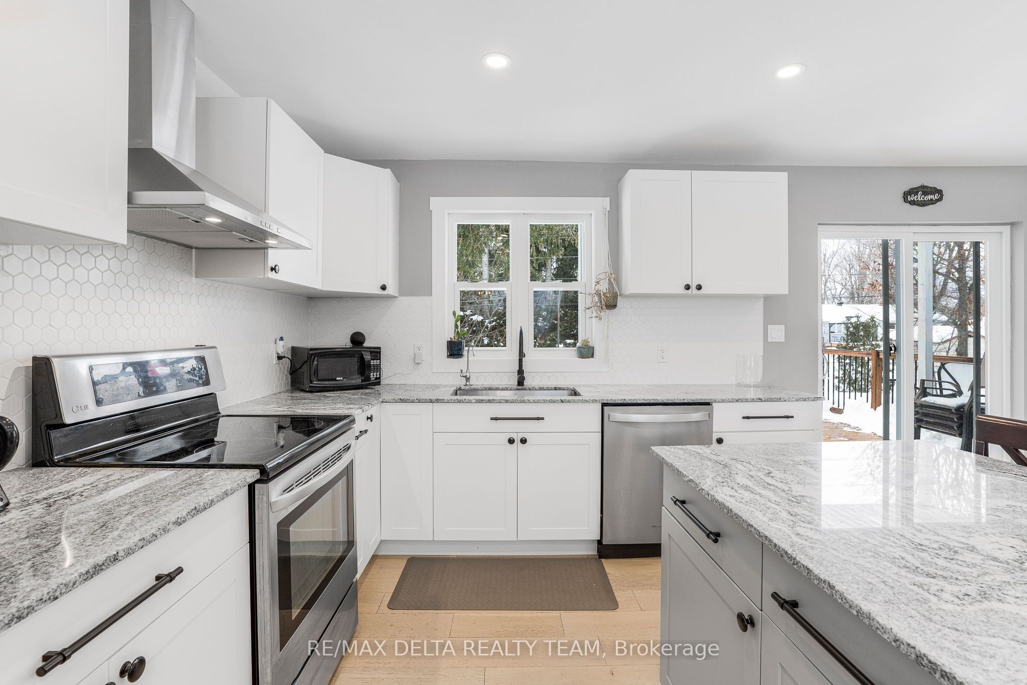 984 Hillmillar Street Property Photo 14