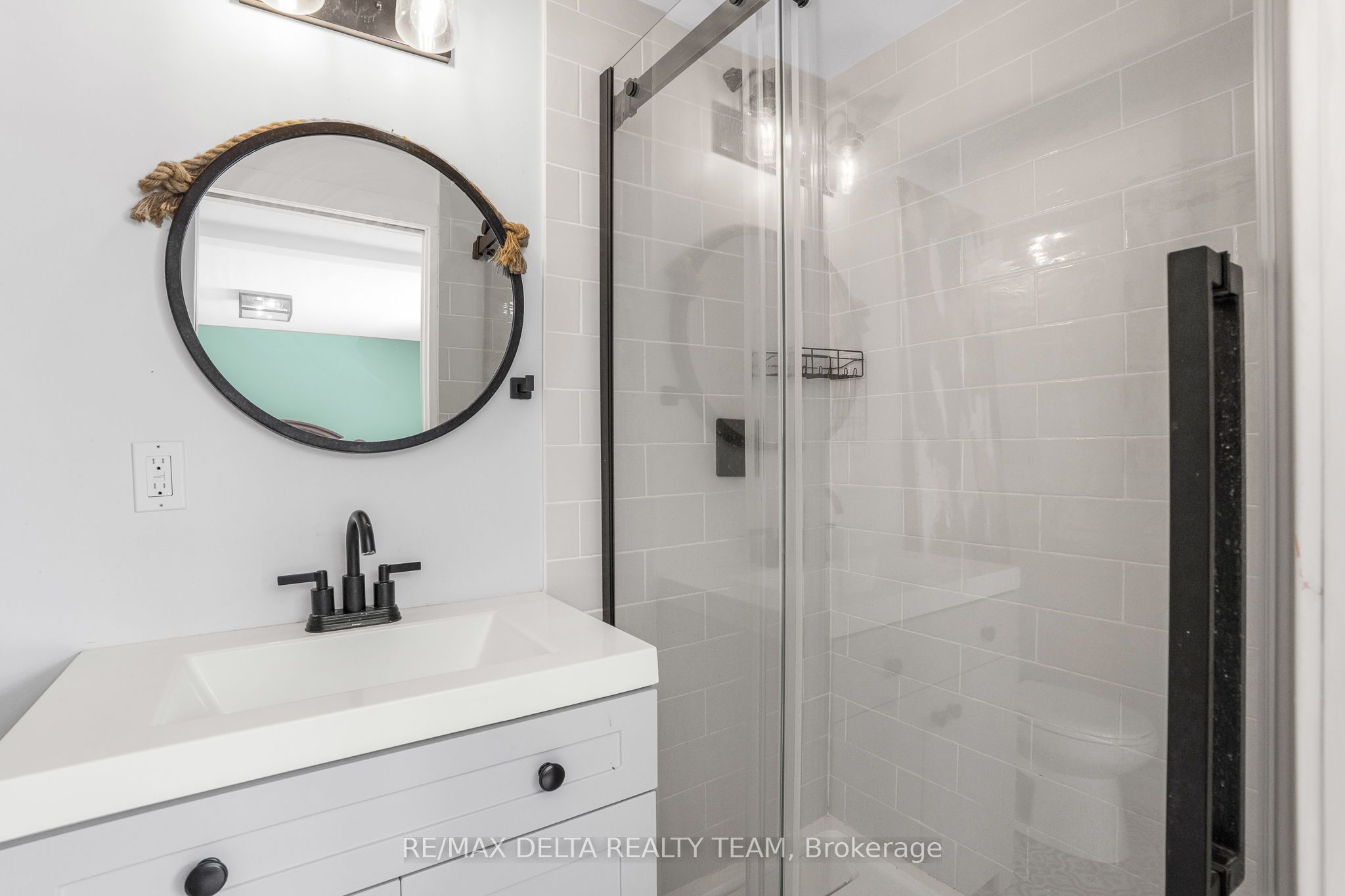 984 Hillmillar Street Property Photo 16