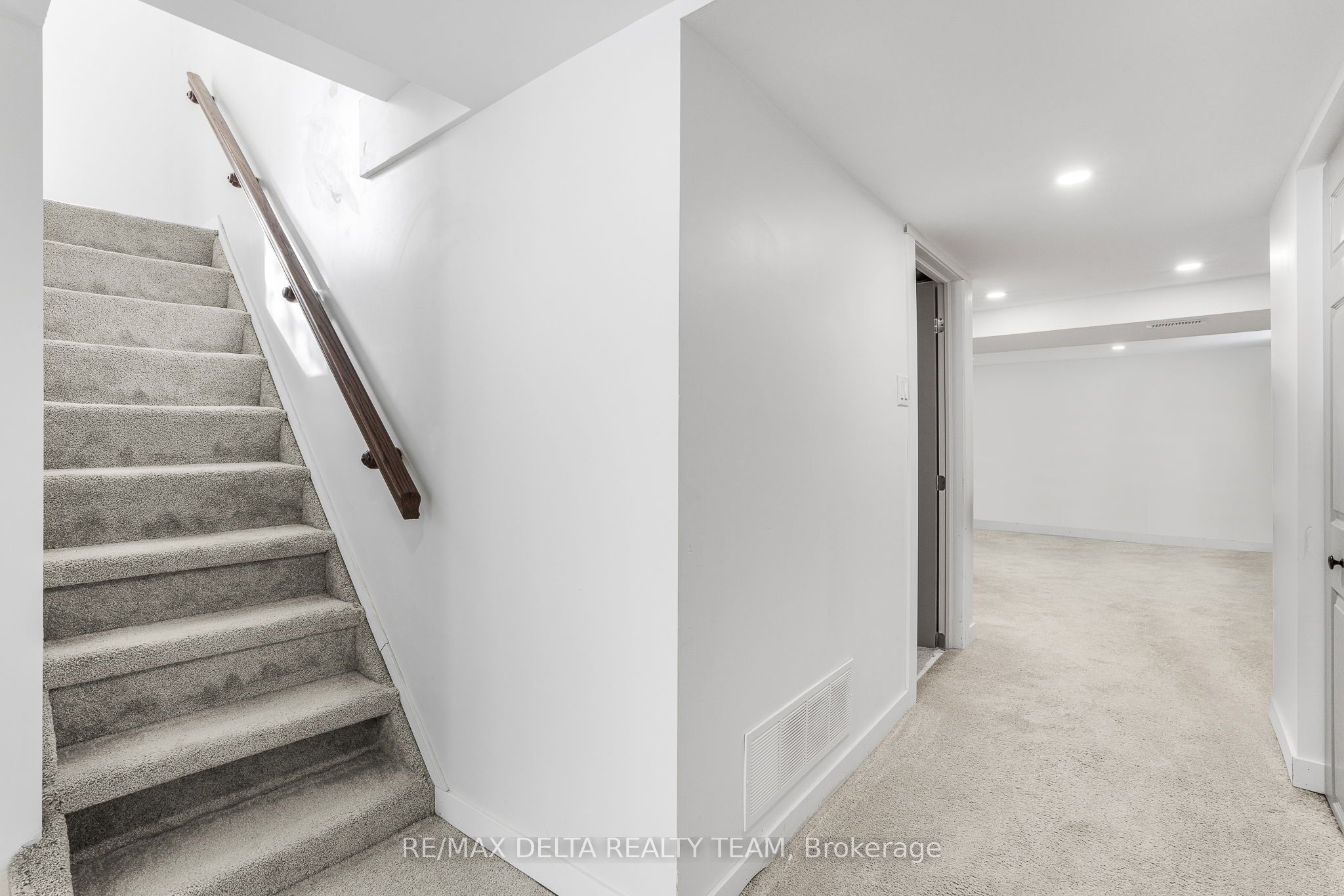 984 Hillmillar Street Property Photo 20