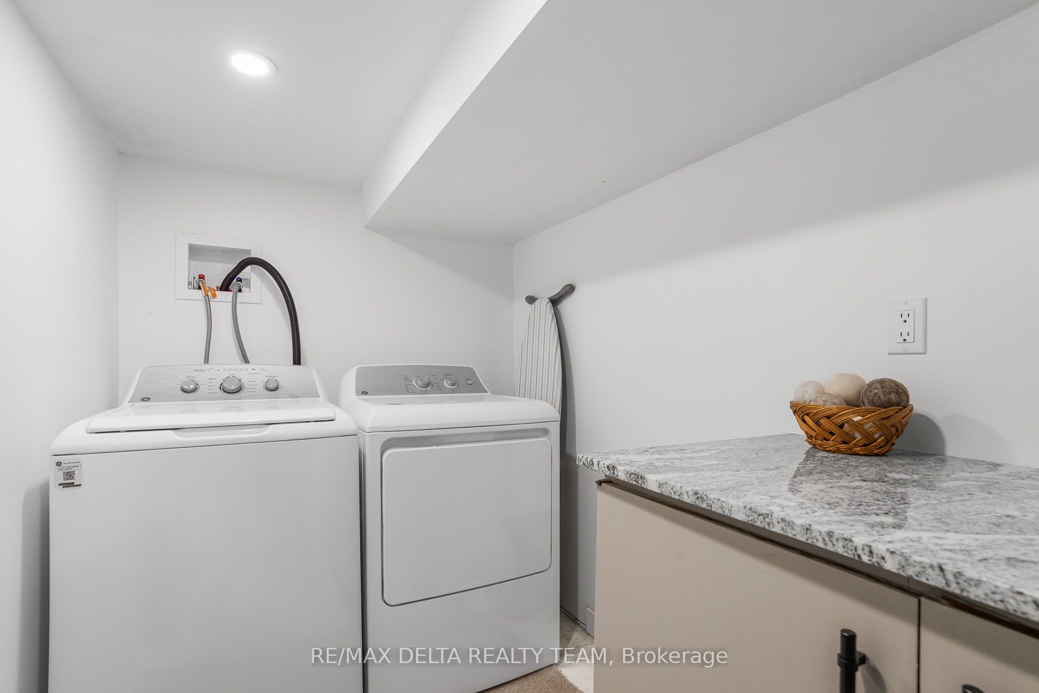 984 Hillmillar Street Property Photo 22