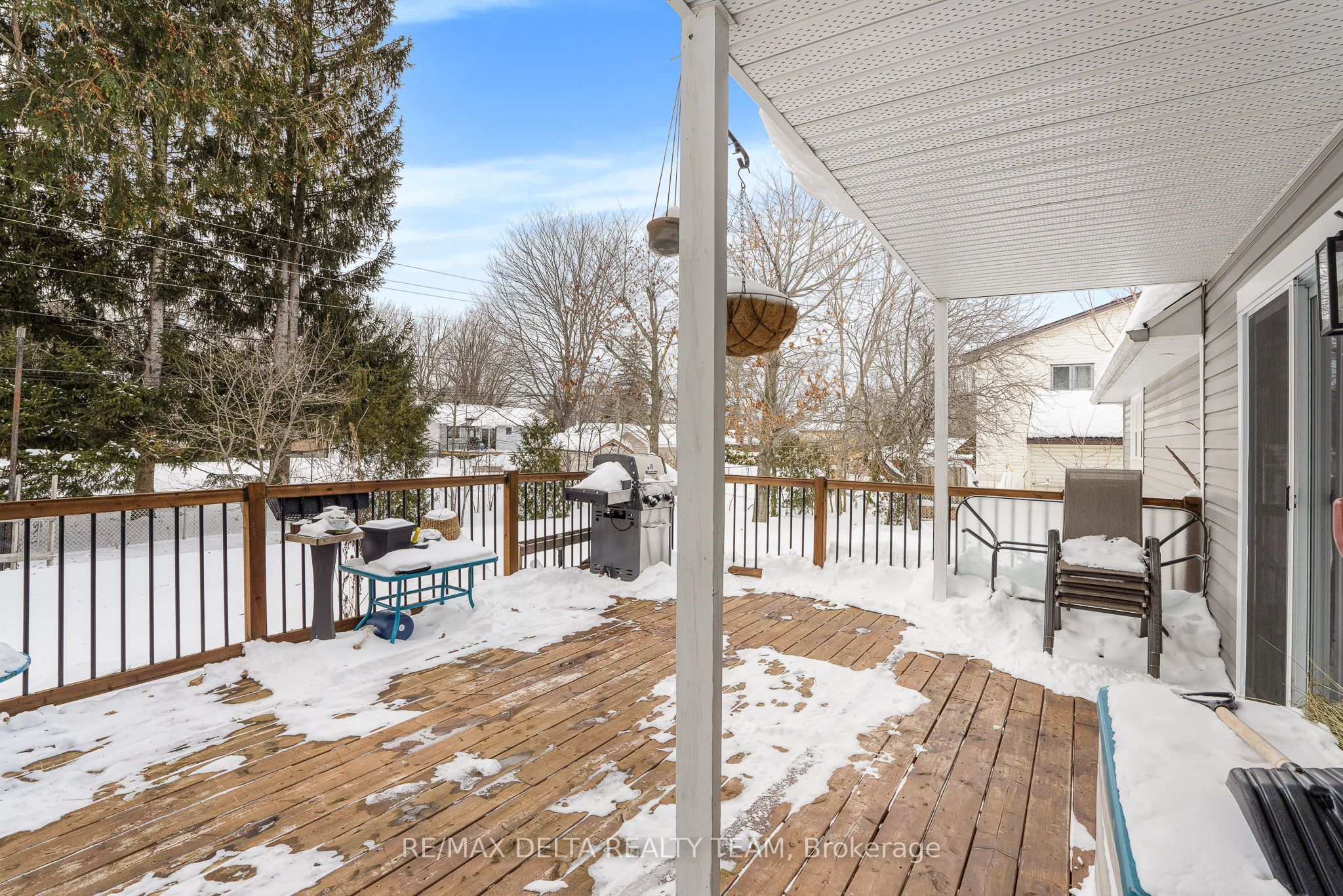 984 Hillmillar Street Property Photo 27