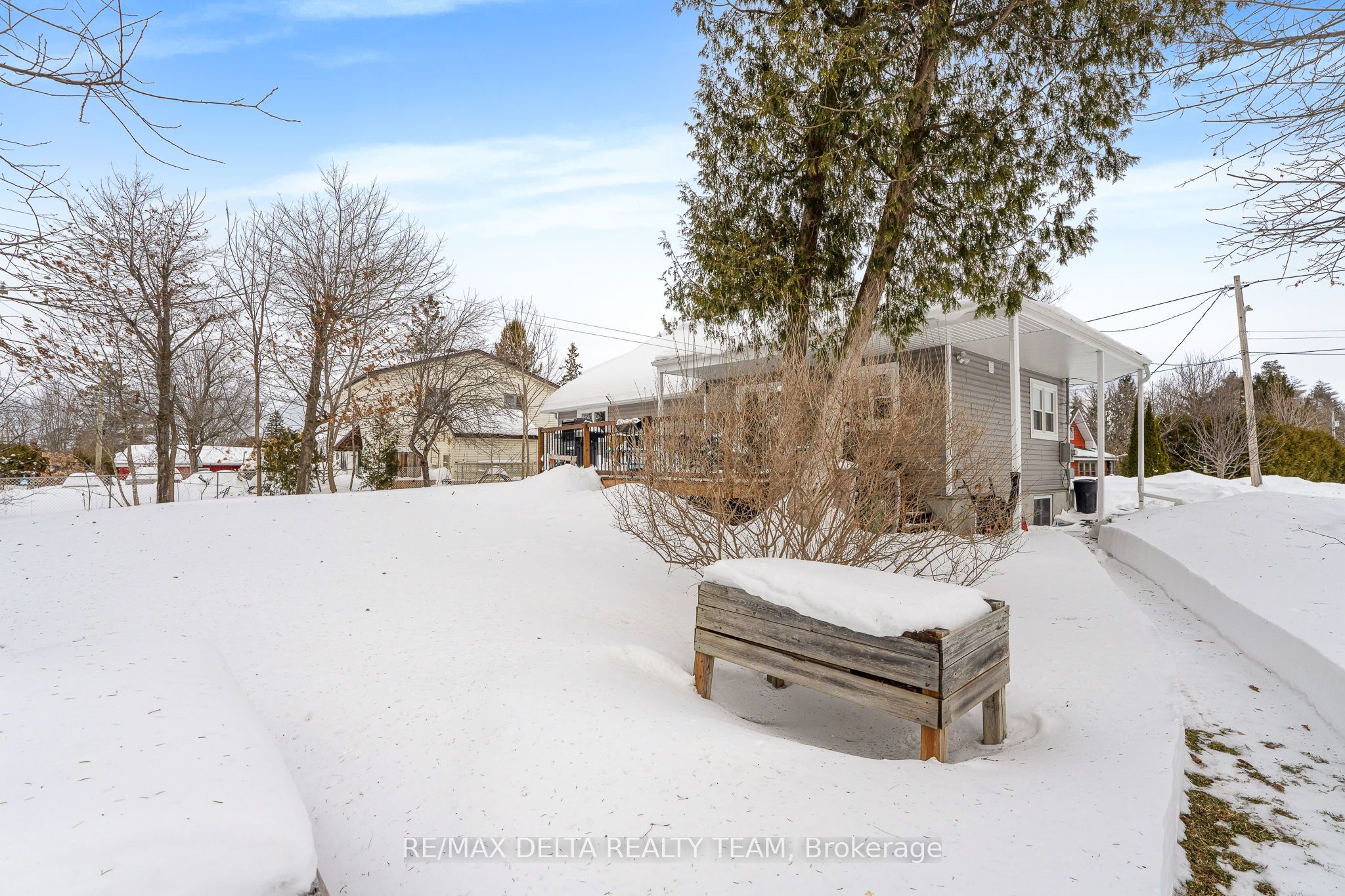 984 Hillmillar Street Property Photo 28