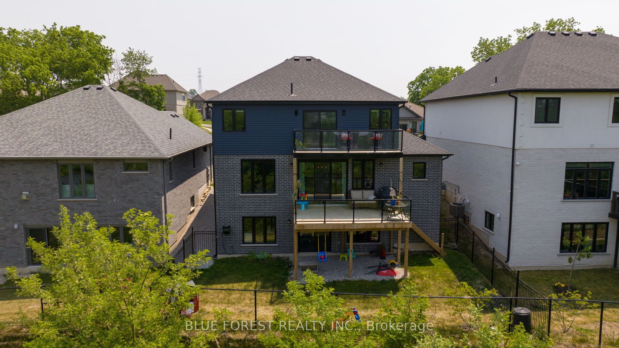 #2 - 2810 Sheffield Place Property Photo 2