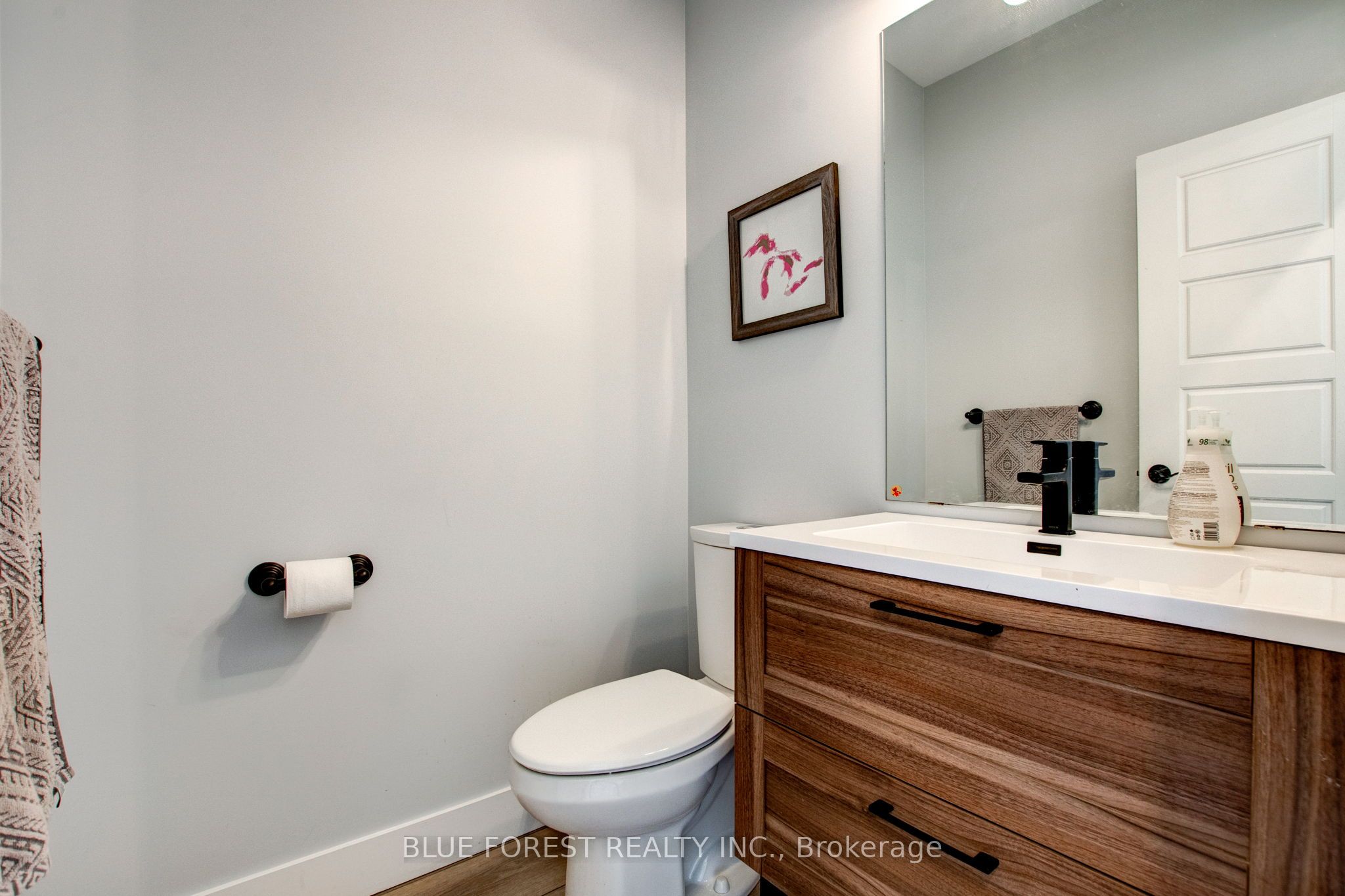 #2 - 2810 Sheffield Place Property Photo 10