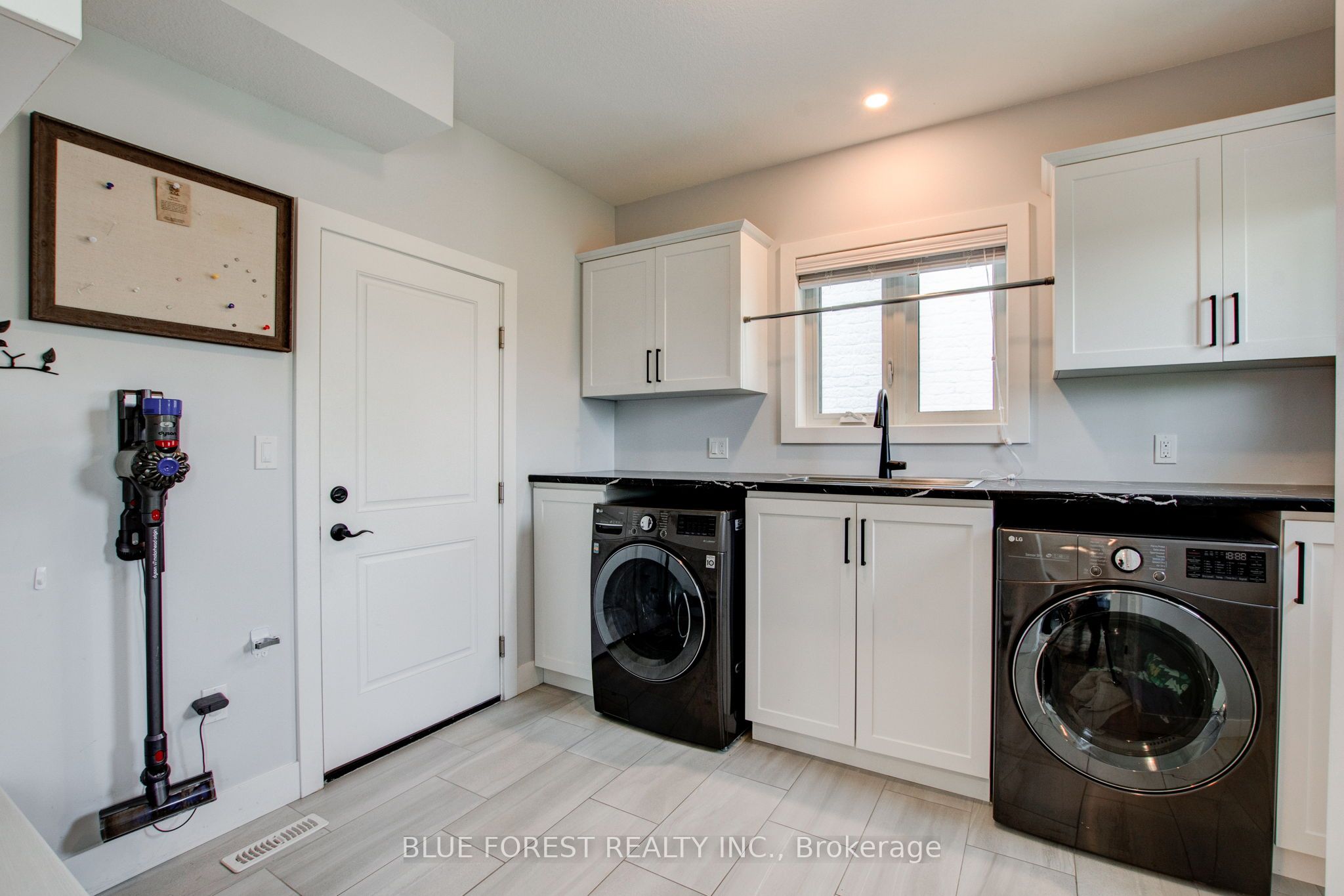 #2 - 2810 Sheffield Place Property Photo 21