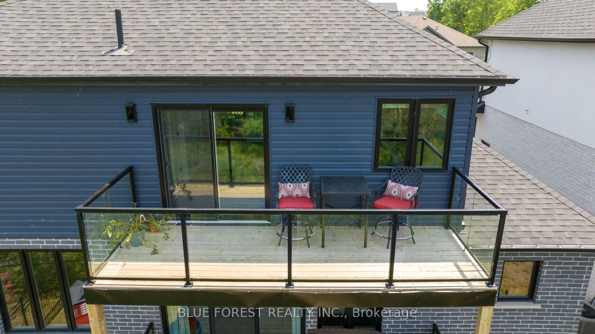 #2 - 2810 Sheffield Place Property Photo 26