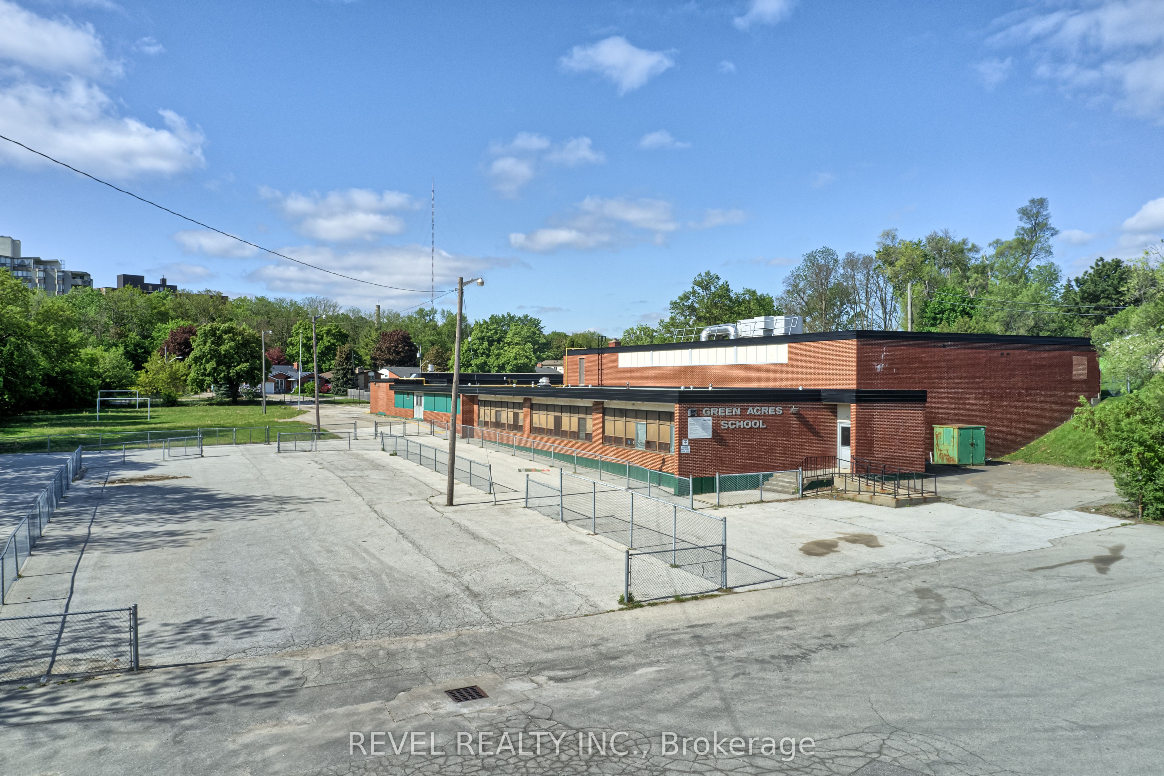 45 Randall Ave Property Photo 2