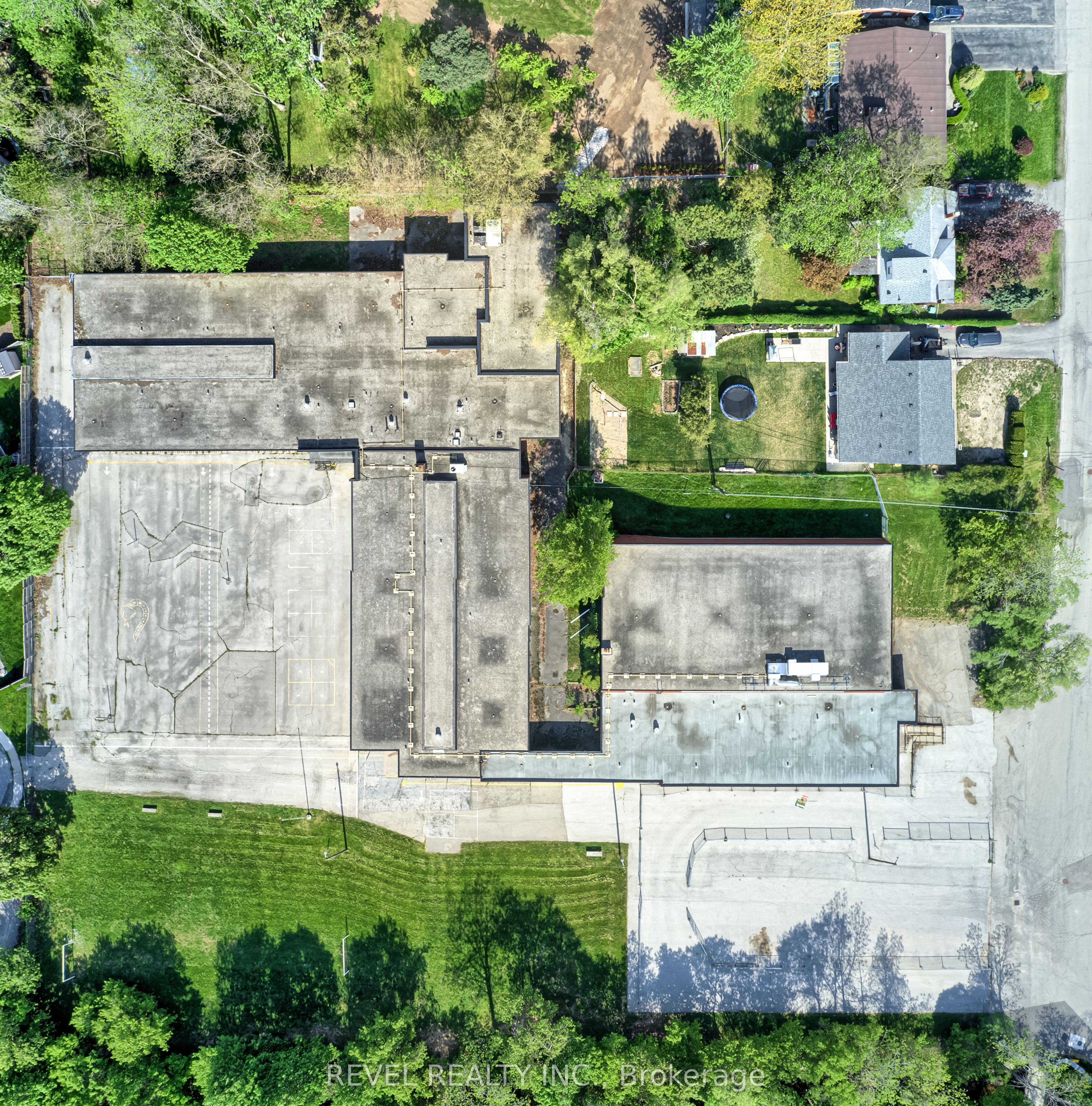 45 Randall Ave Property Photo 3