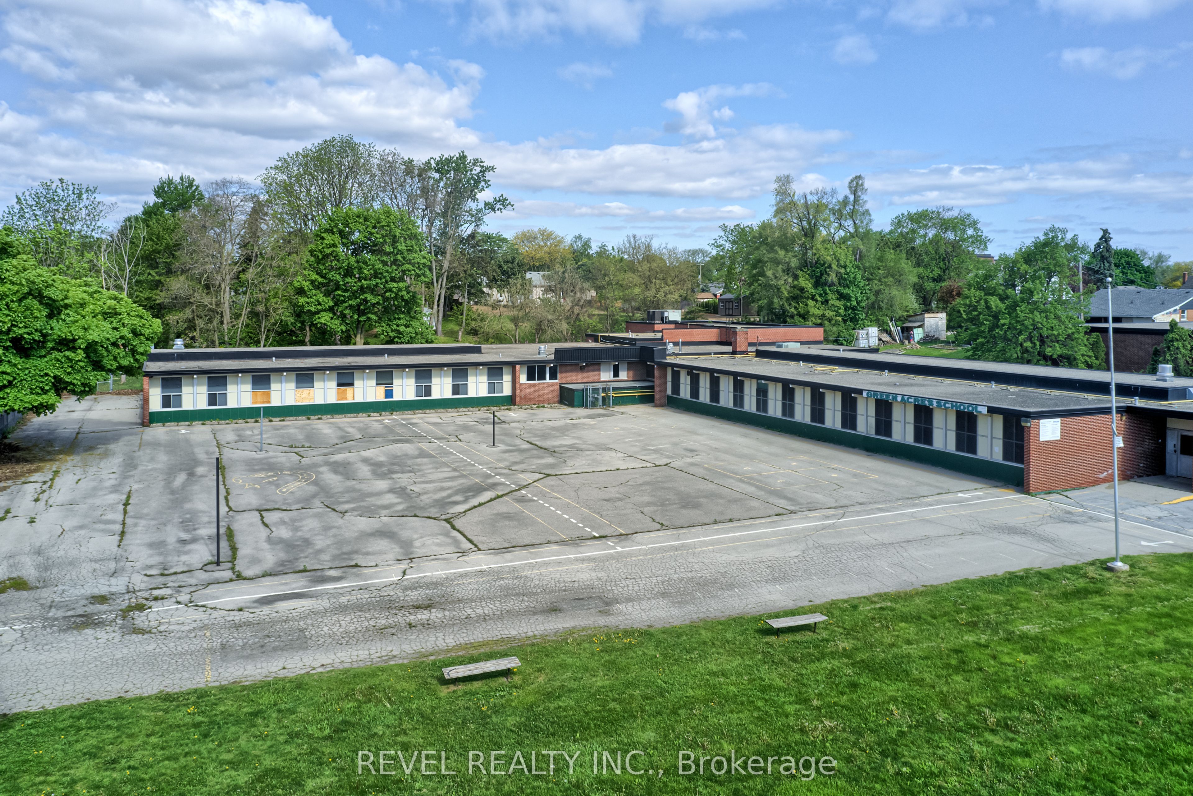 45 Randall Ave Property Photo 8