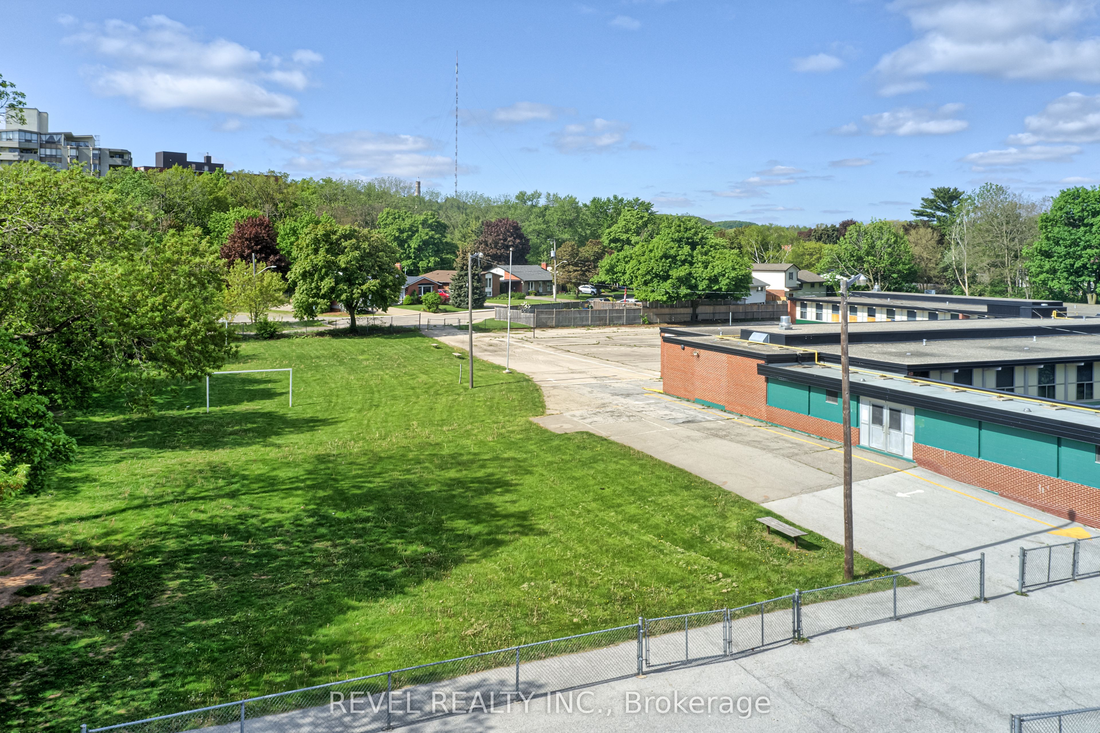 45 Randall Ave Property Photo 10