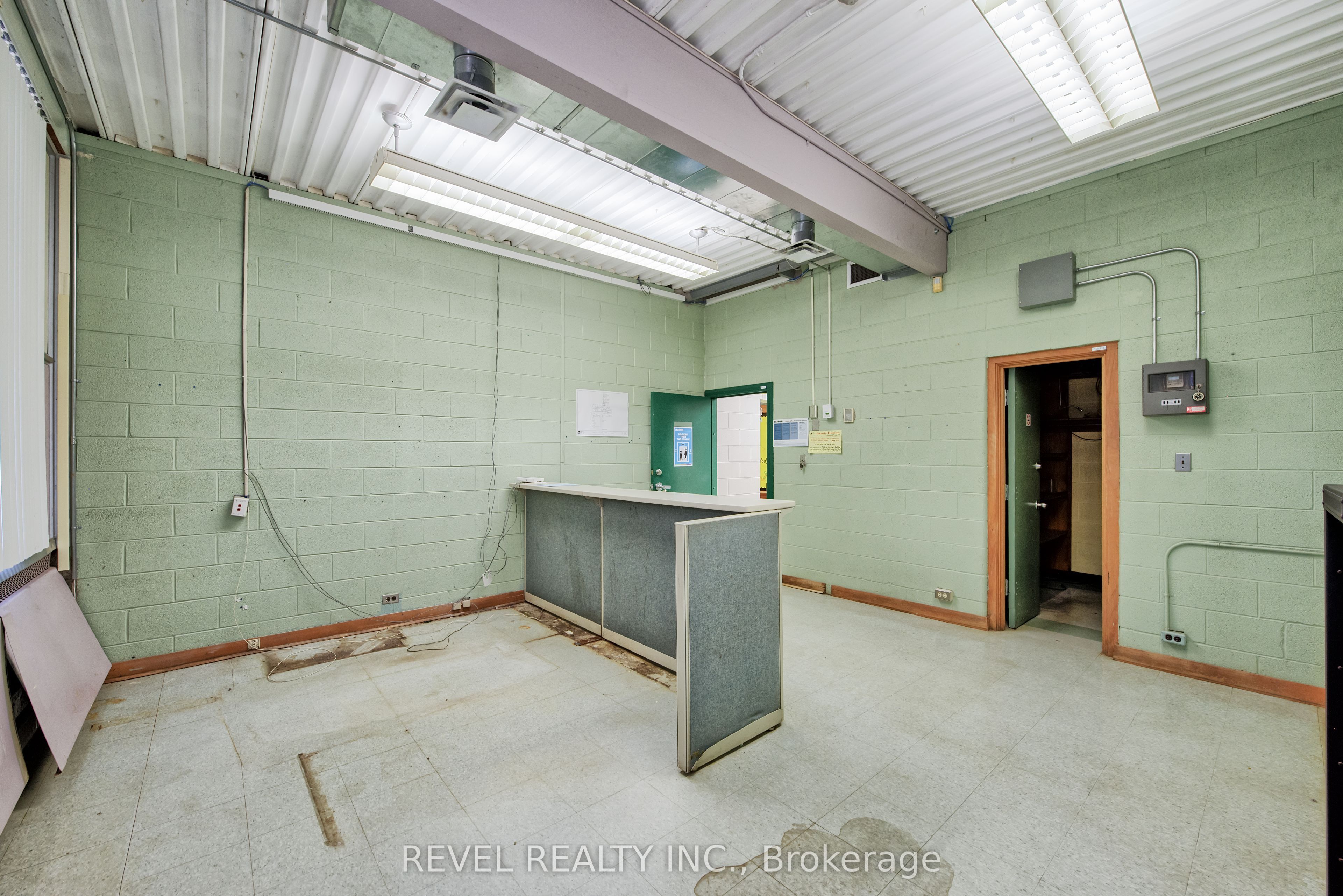 45 Randall Ave Property Photo 32