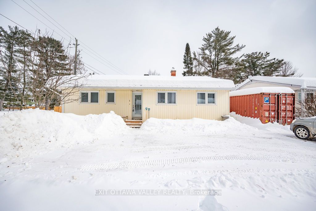 1 Frontenac Crescent Property Photo