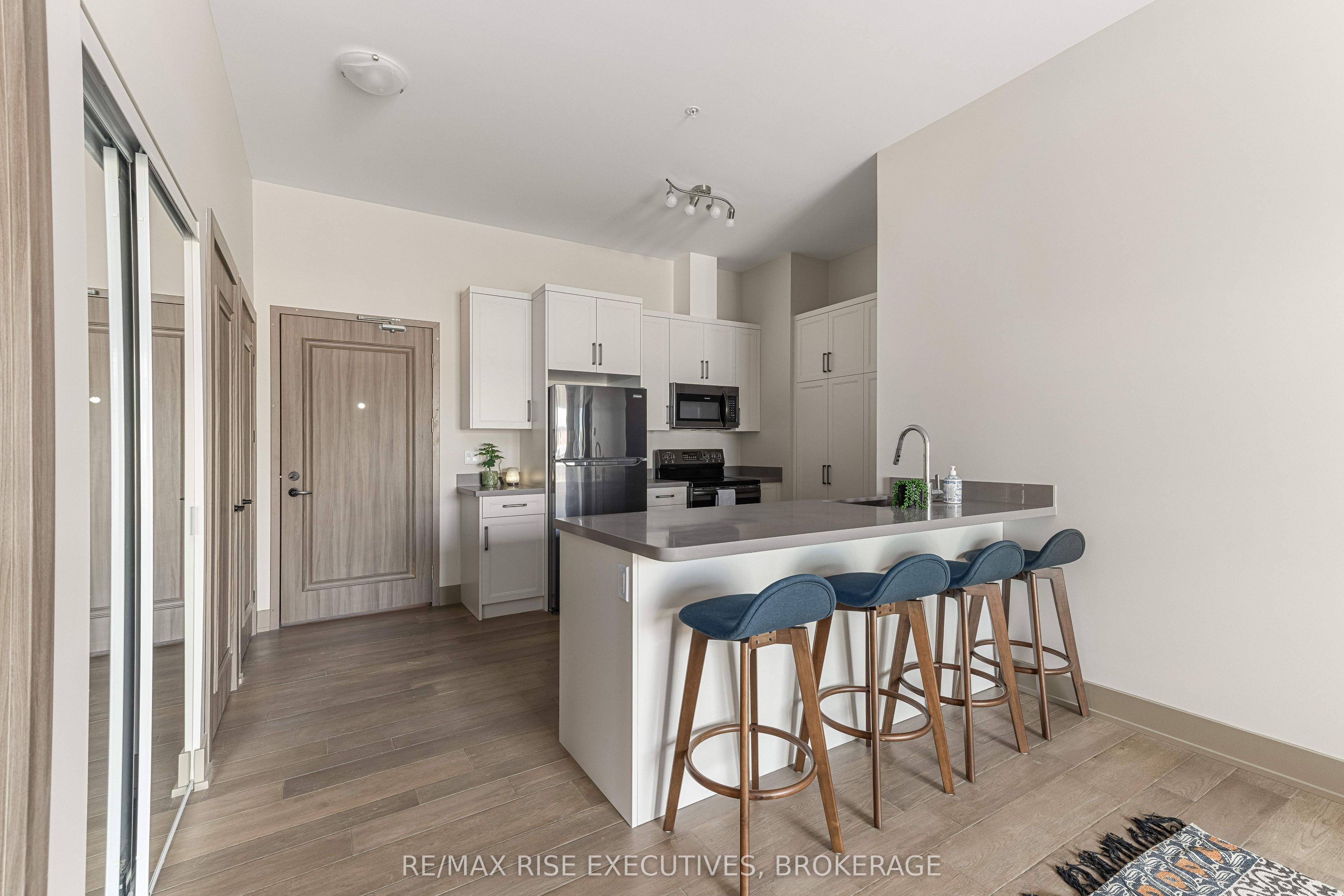 #312 - 820 Gardiners Road Property Photo 3