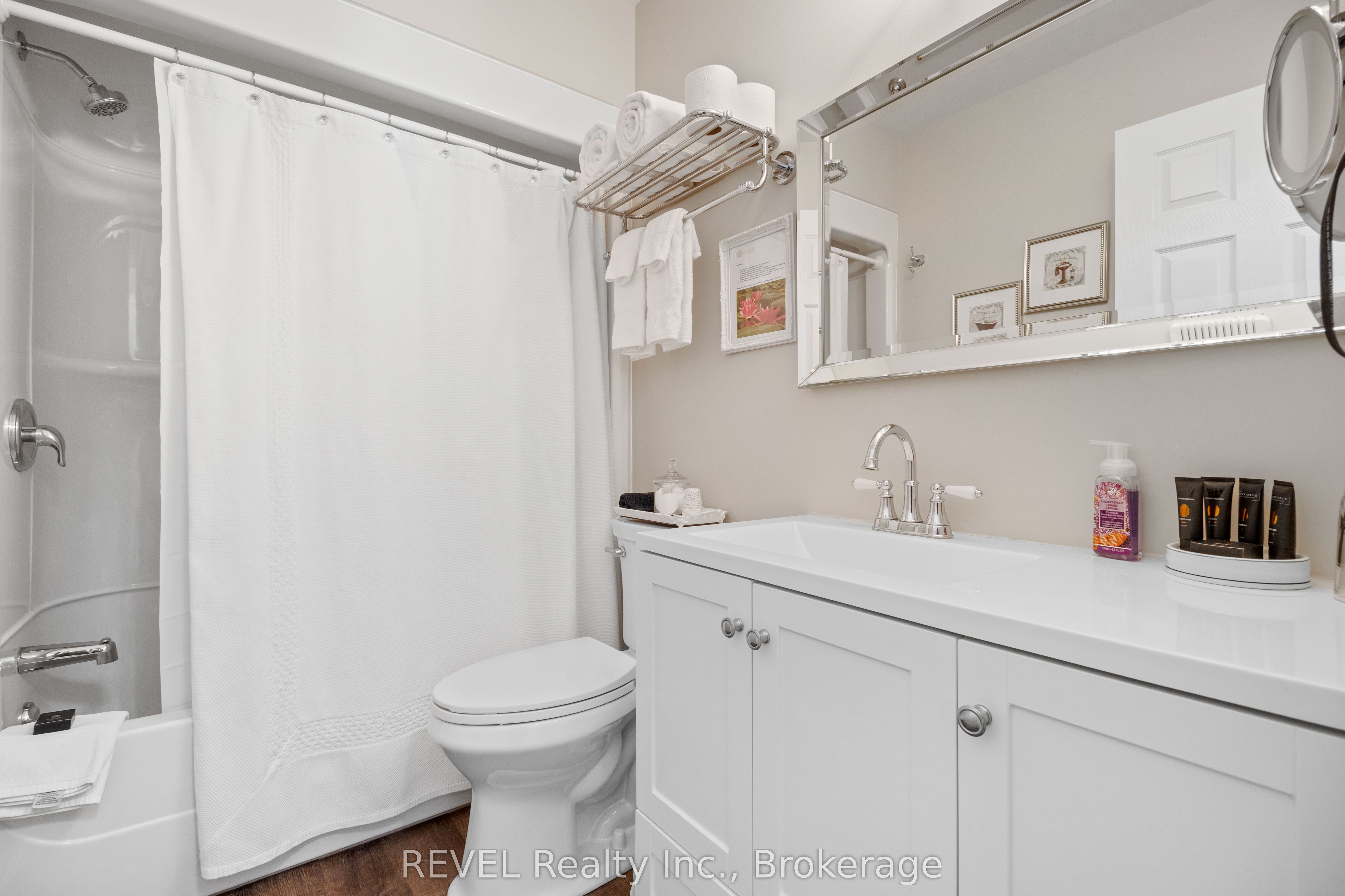 527 Mississagua Street Property Photo 15