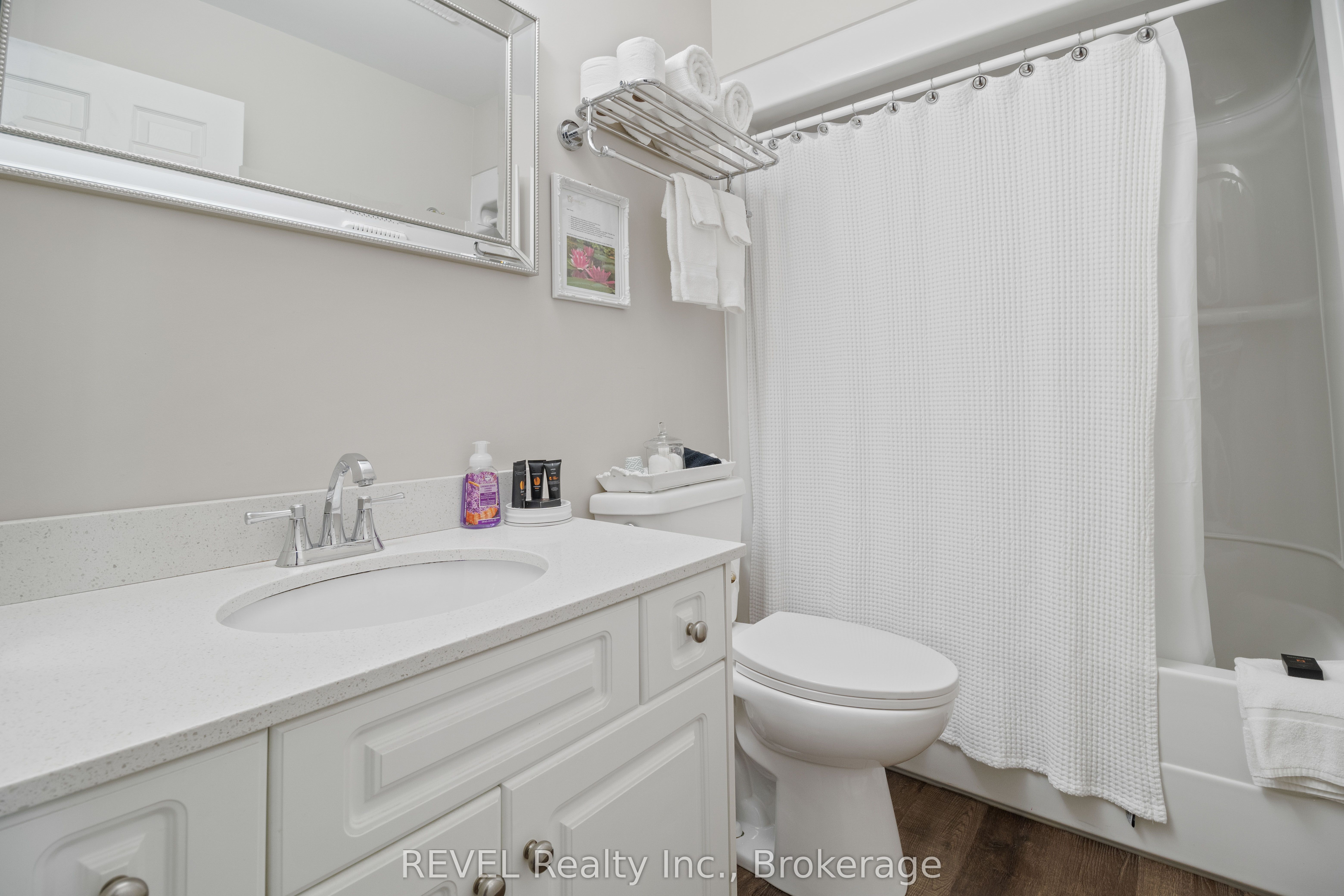 527 Mississagua Street Property Photo 19