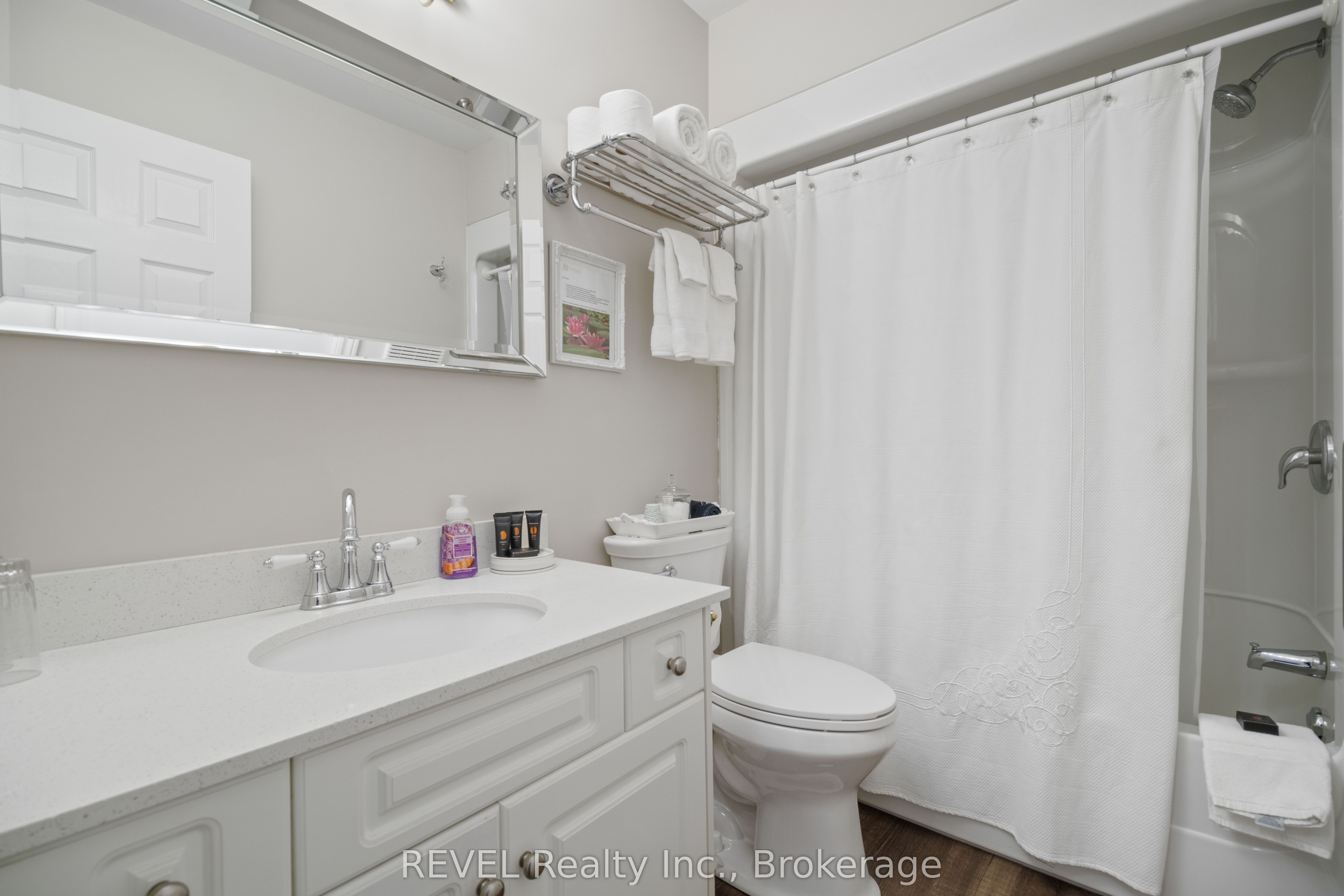 527 Mississagua Street Property Photo 22