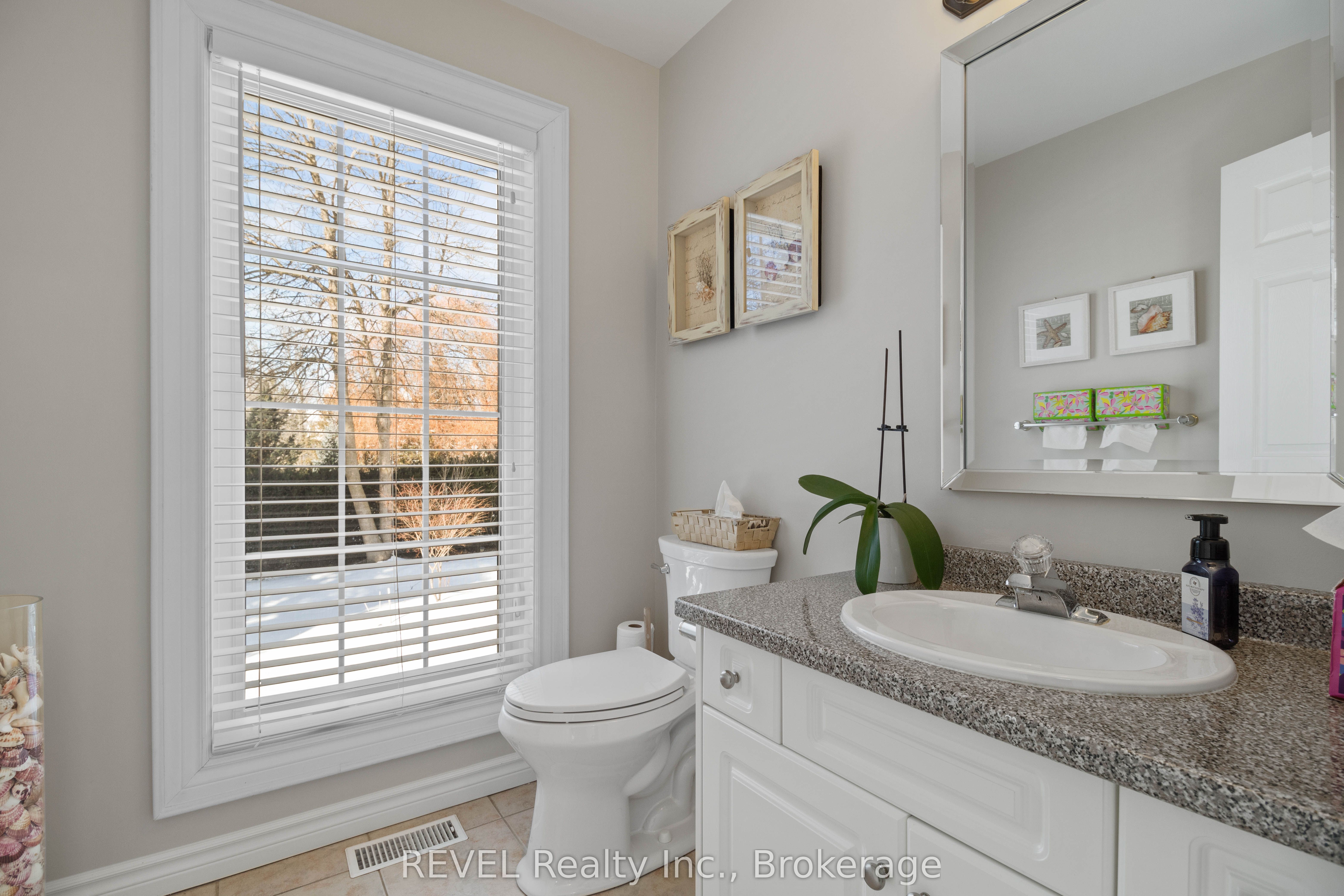 527 Mississagua Street Property Photo 29