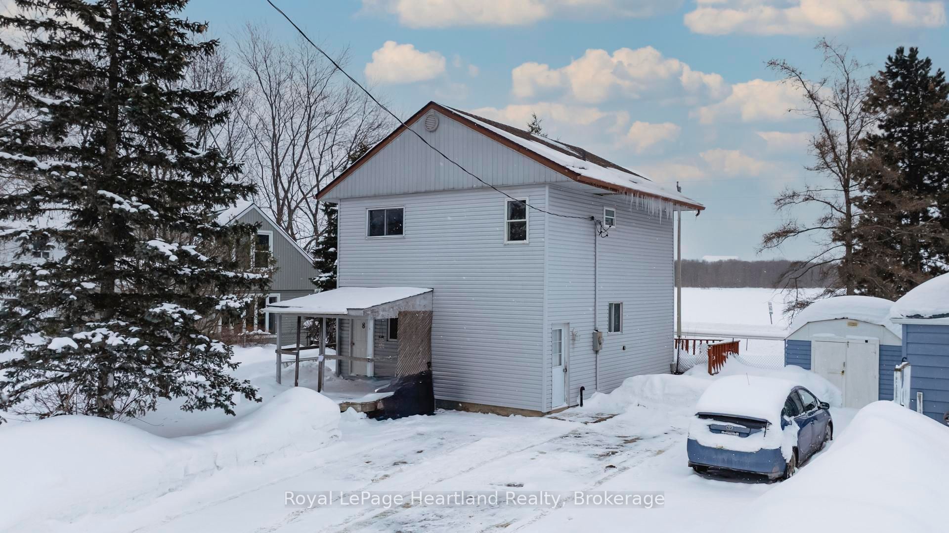 8 Toronto Boulevard Property Photo