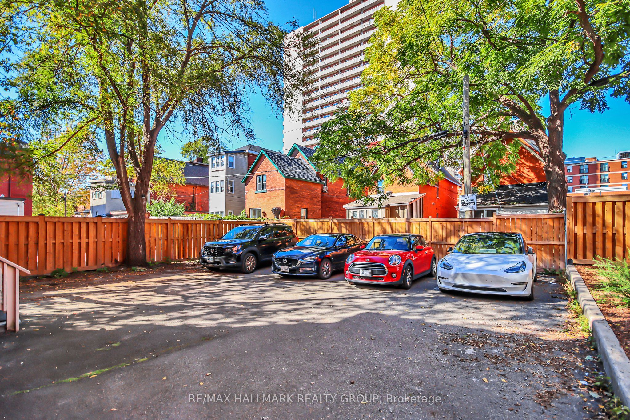 421 Gilmour St Property Photo 7
