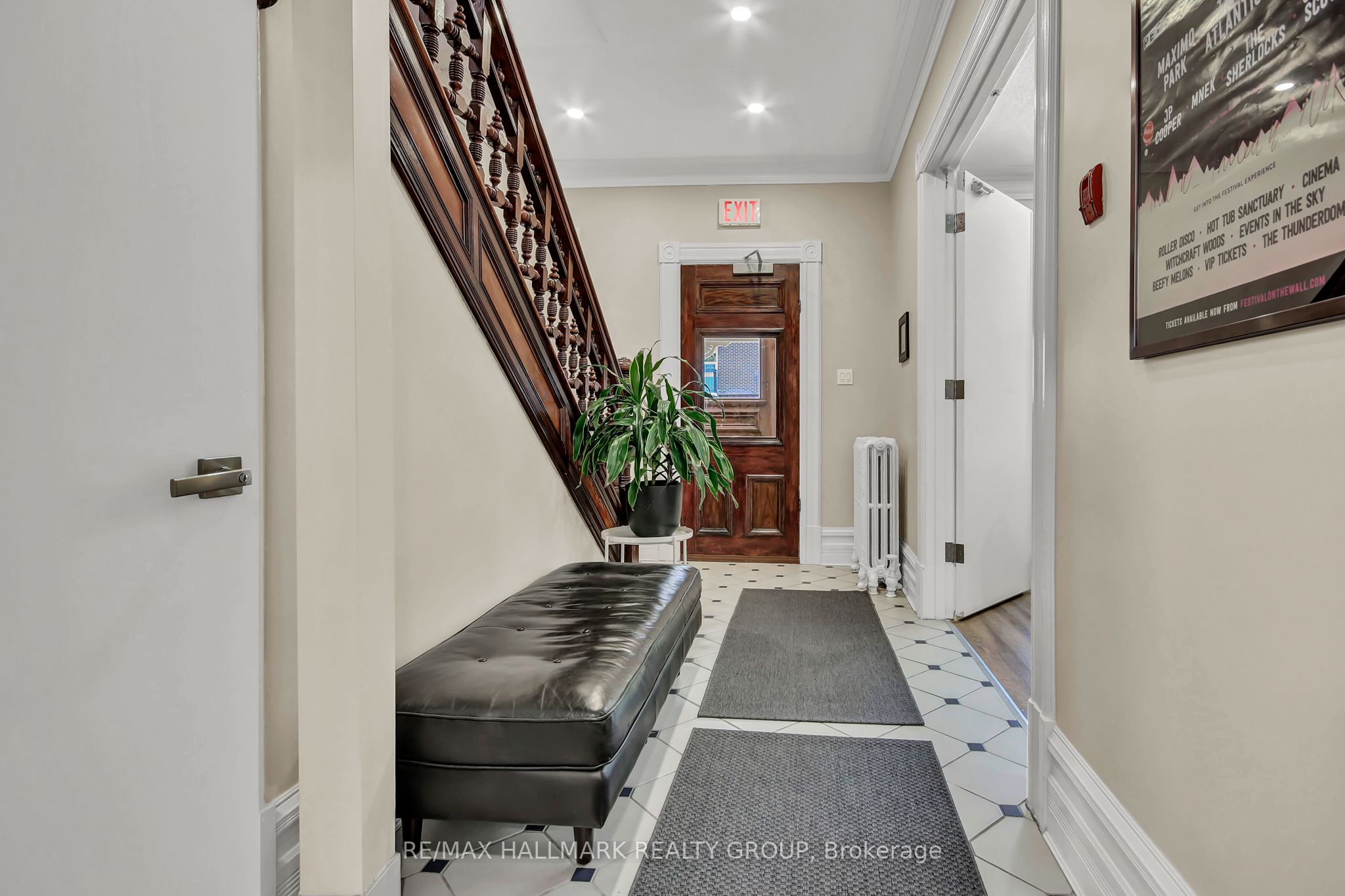 421 Gilmour St Property Photo 9