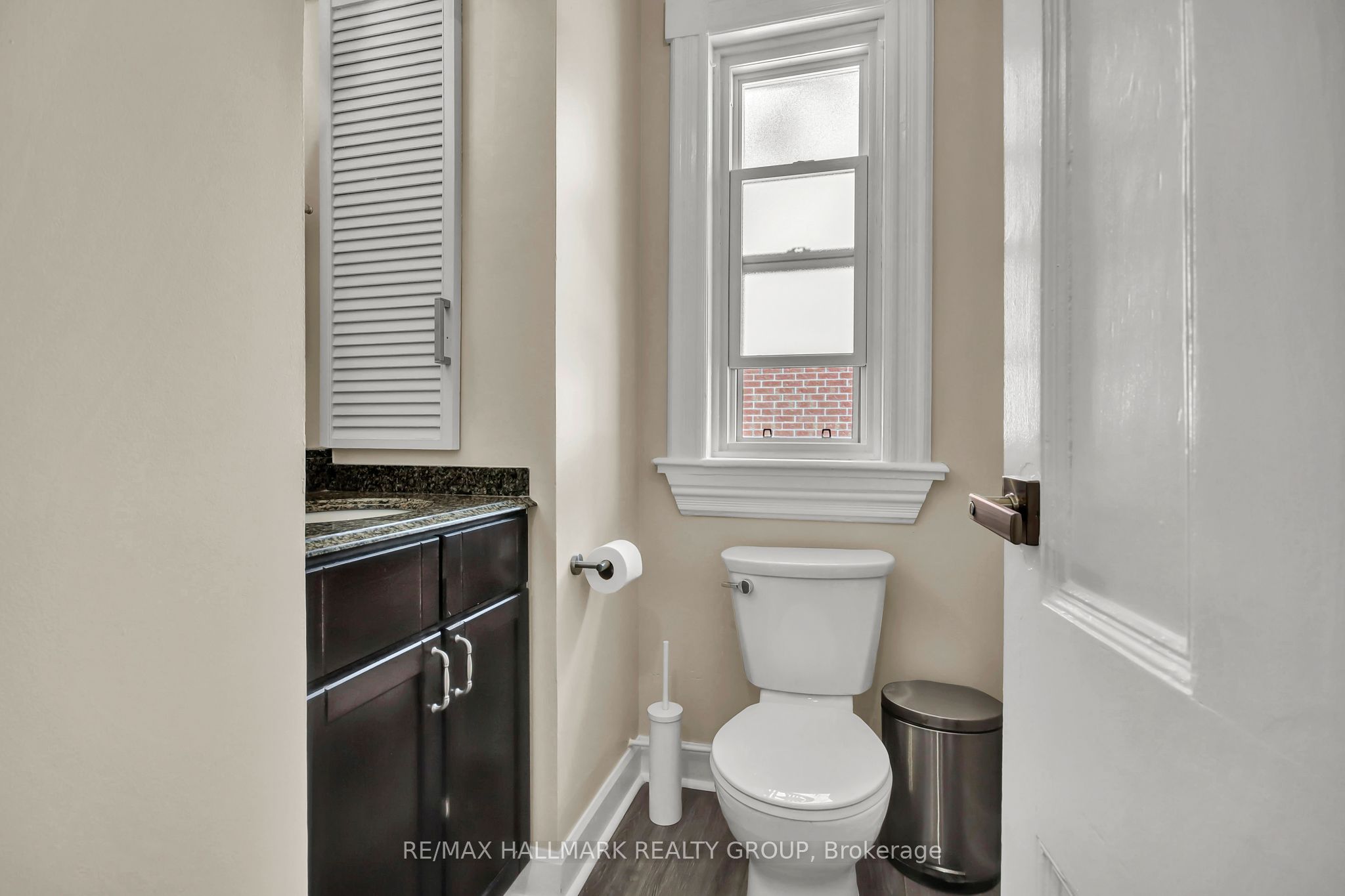 421 Gilmour St Property Photo 15