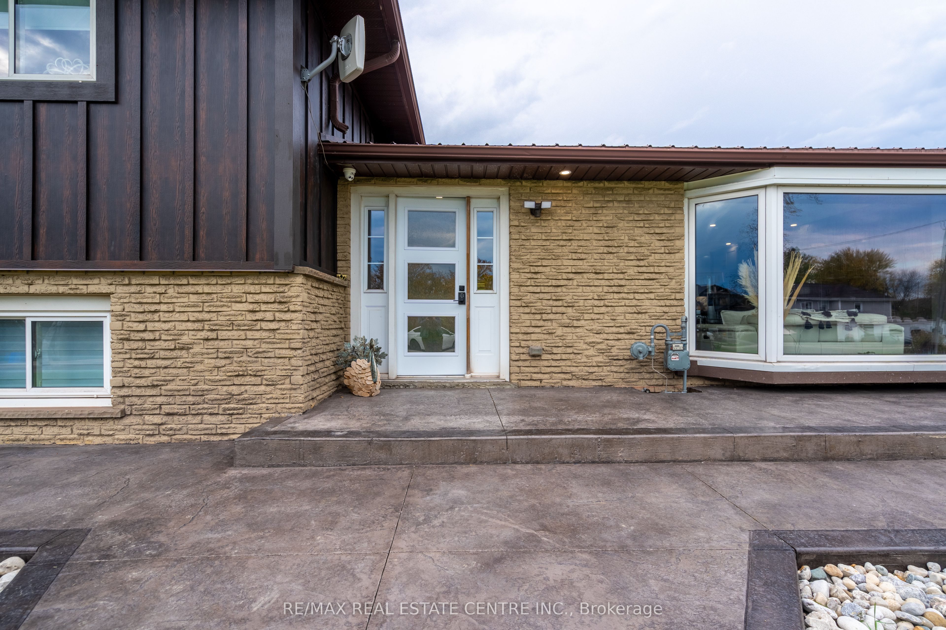 4006 Queen St Property Photo 3