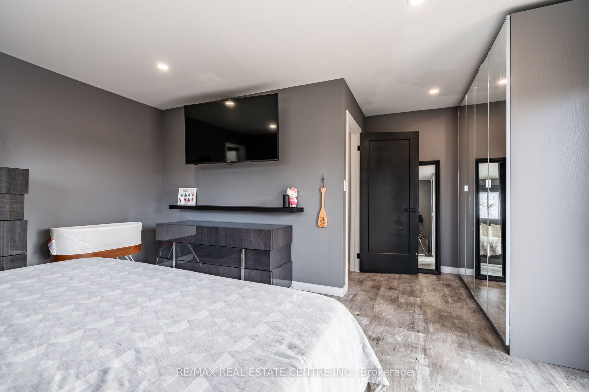 4006 Queen St Property Photo 12