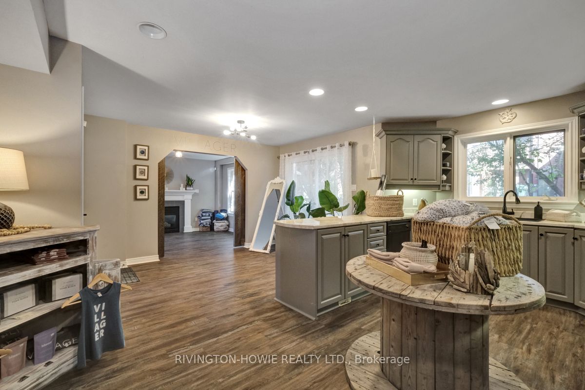 #2 - 3722 Carp Road Property Photo 22