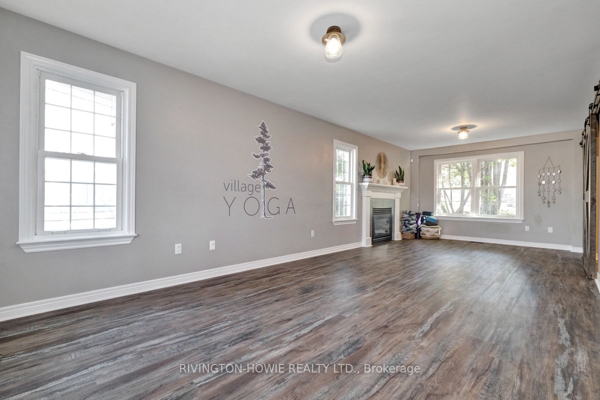 #1 - 3722 Carp Road Property Photo 6